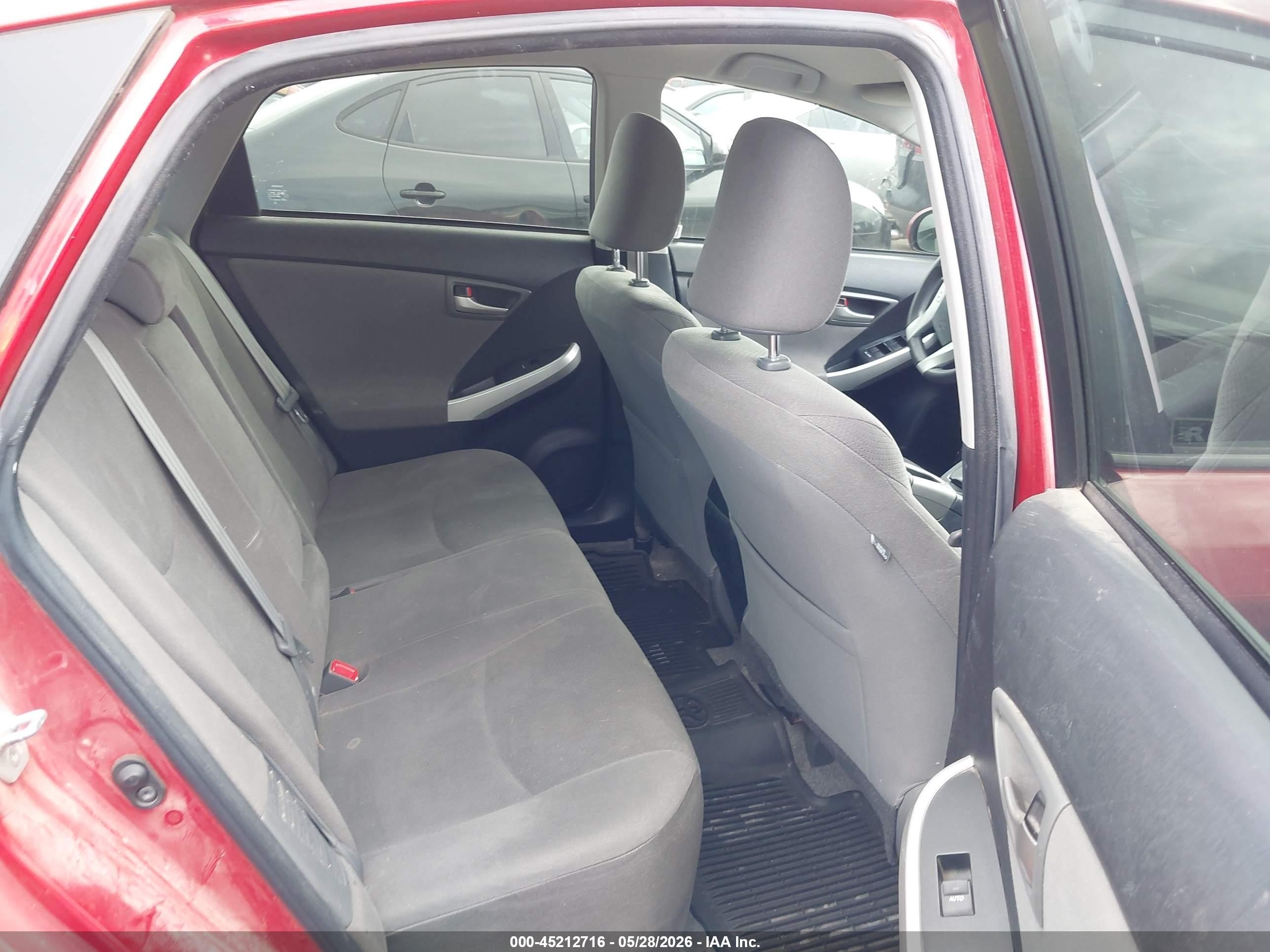 2015 Toyota Prius Two Красный vin: JTDKN3DU2F2001009