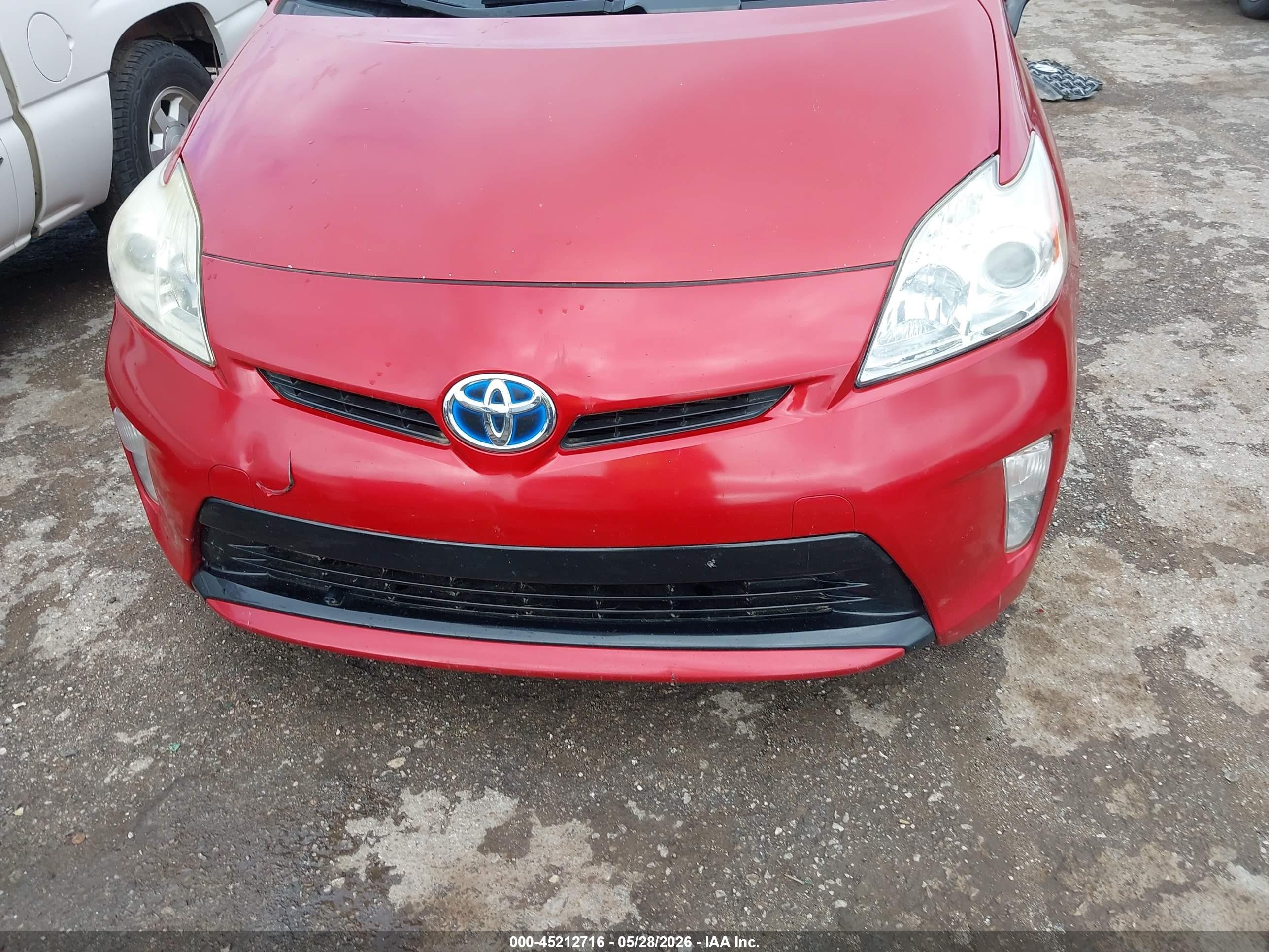 2015 Toyota Prius Two Красный vin: JTDKN3DU2F2001009