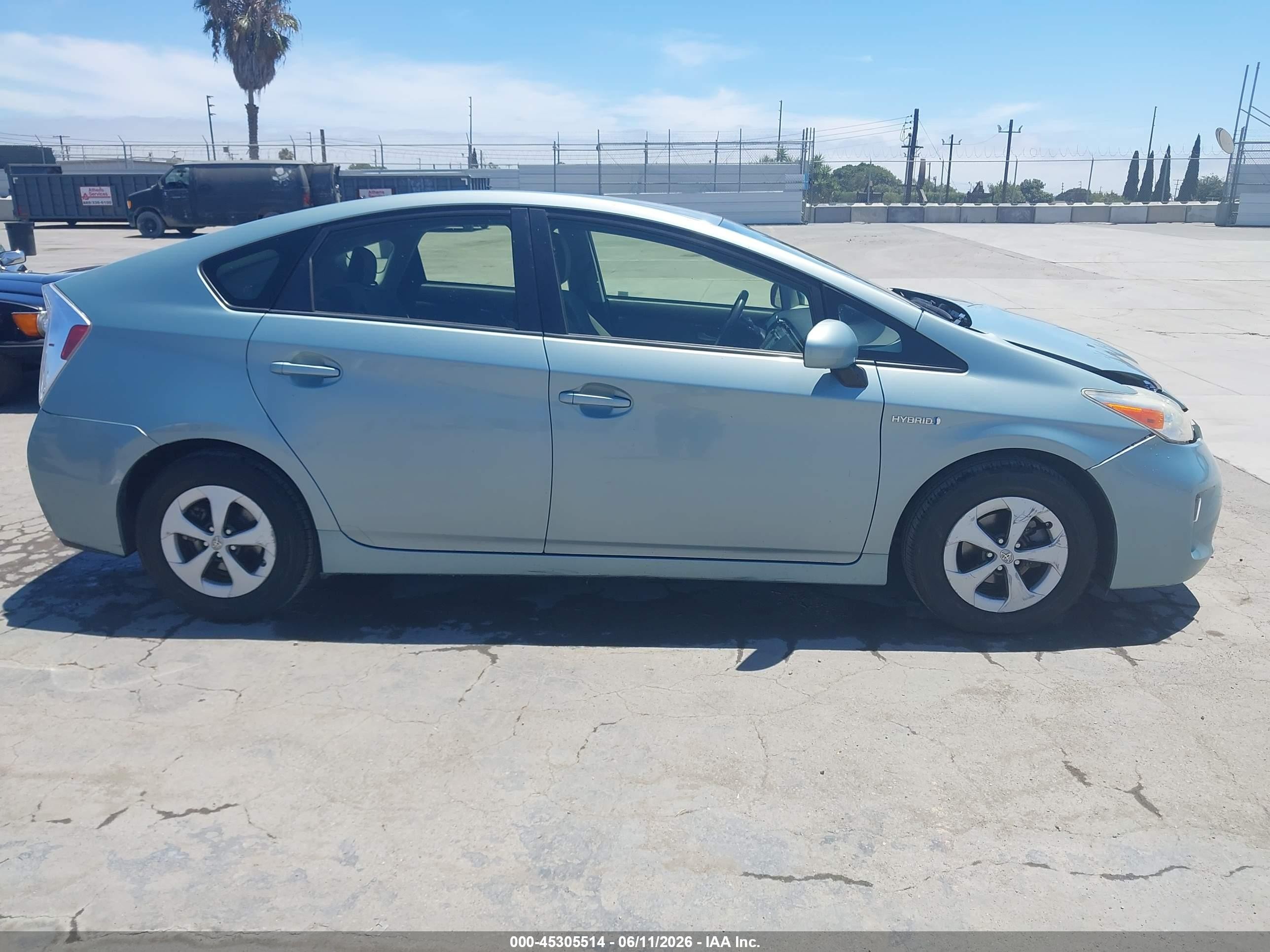 2015 Toyota Prius Two Green vin: JTDKN3DU2F2001253
