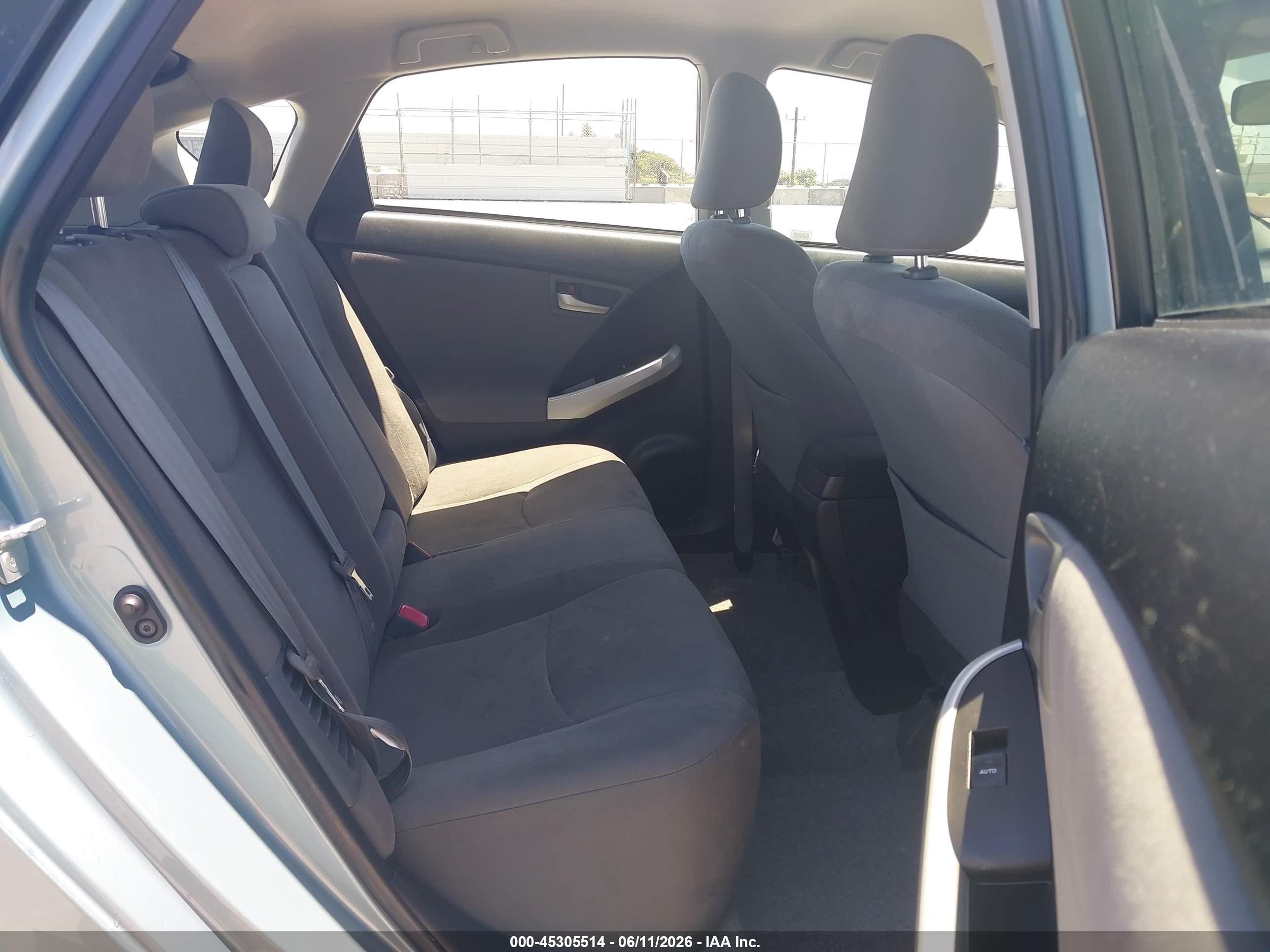 2015 Toyota Prius Two Green vin: JTDKN3DU2F2001253