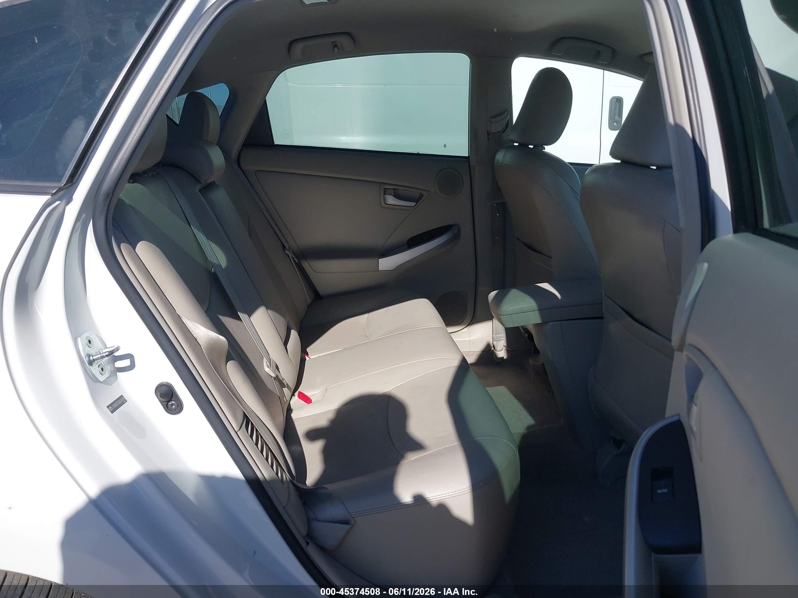 2010 Toyota Prius V White vin: JTDKN3DU3A0049798