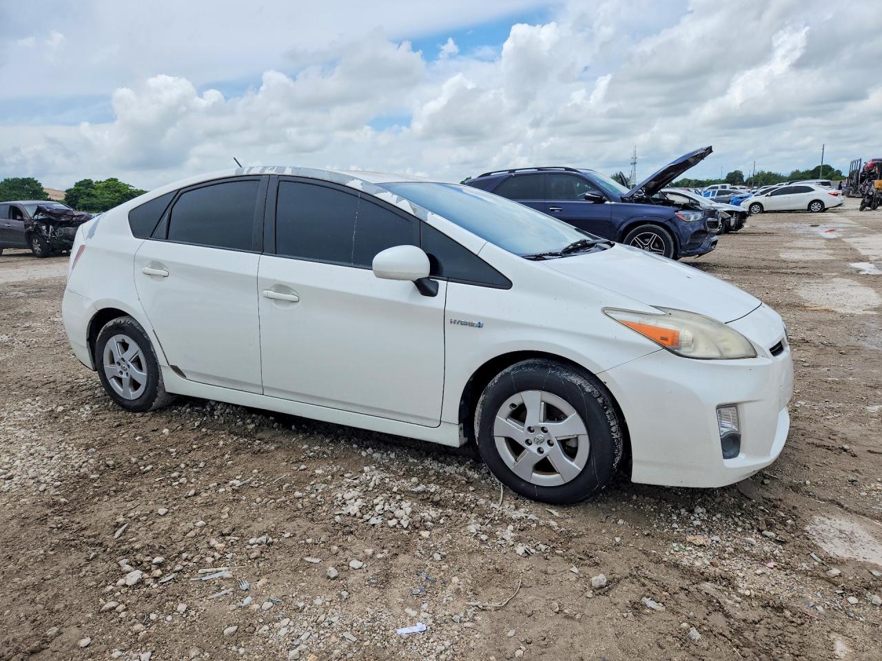 2010 Toyota Prius Iv White vin: JTDKN3DU3A0110700