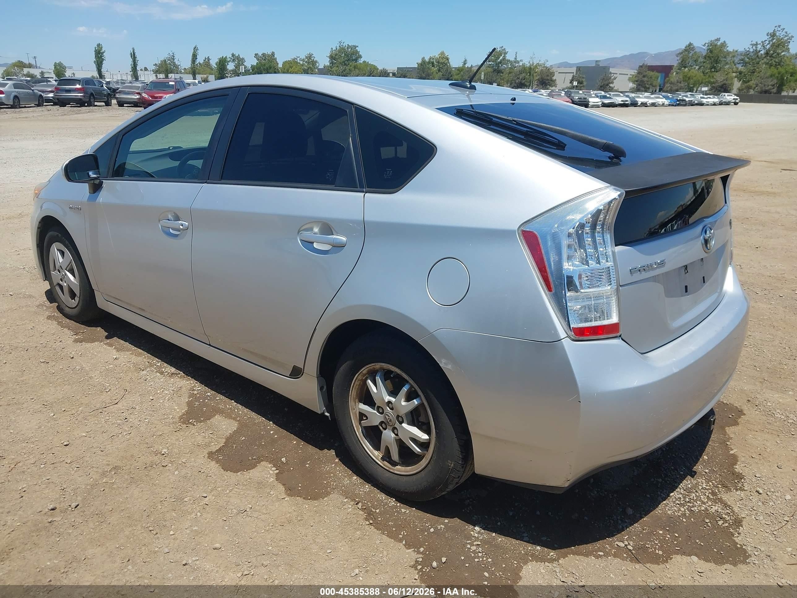2011 Toyota Prius Three Silver vin: JTDKN3DU3B0255382