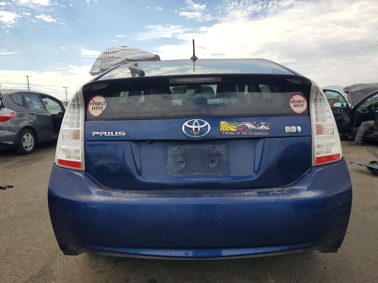 2011 Toyota Prius Three Blue vin: JTDKN3DU3B0309330