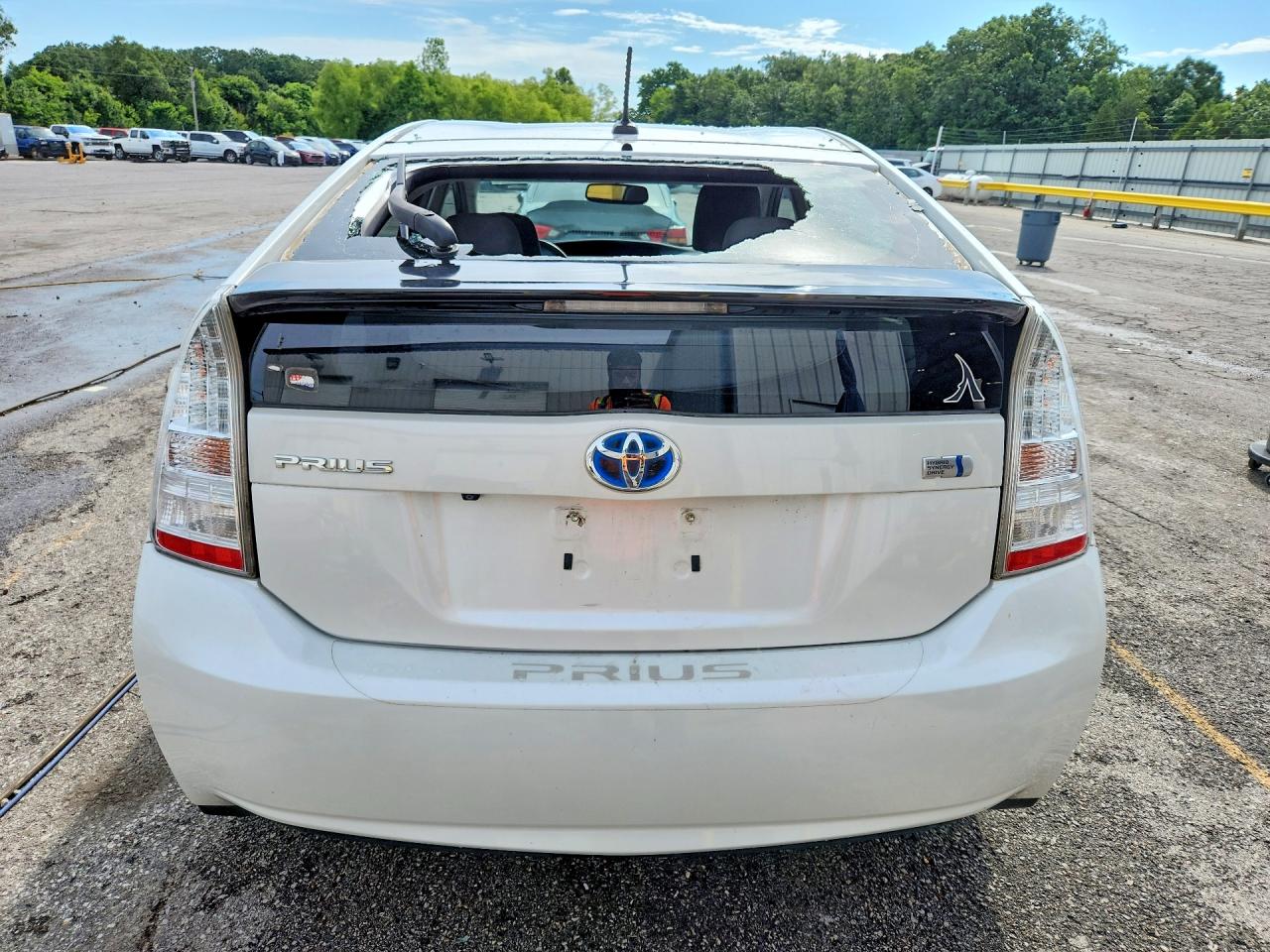 2011 Toyota Prius Three White vin: JTDKN3DU3B0311949