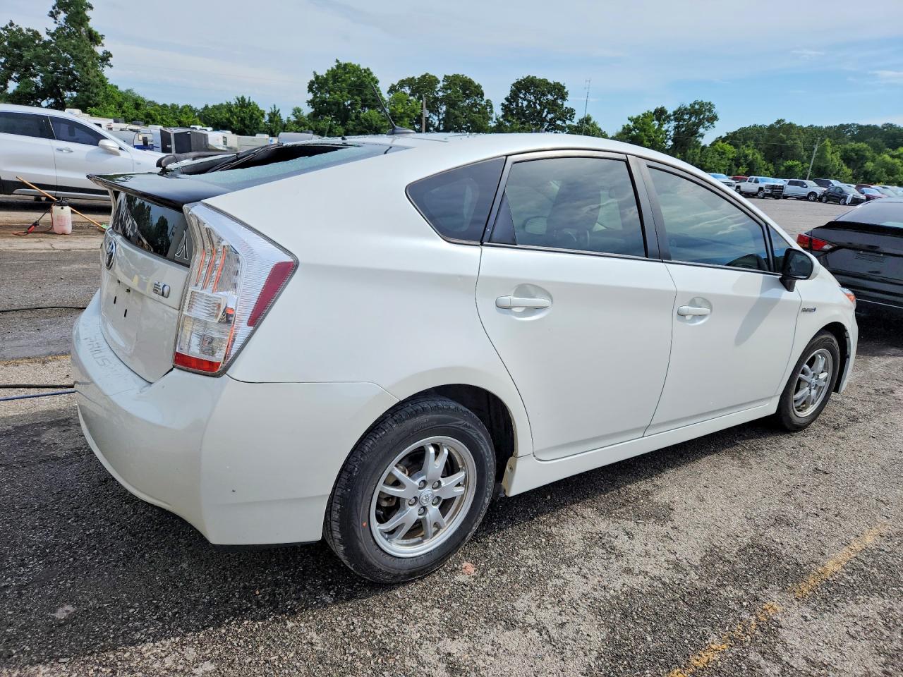 2011 Toyota Prius Three White vin: JTDKN3DU3B0311949