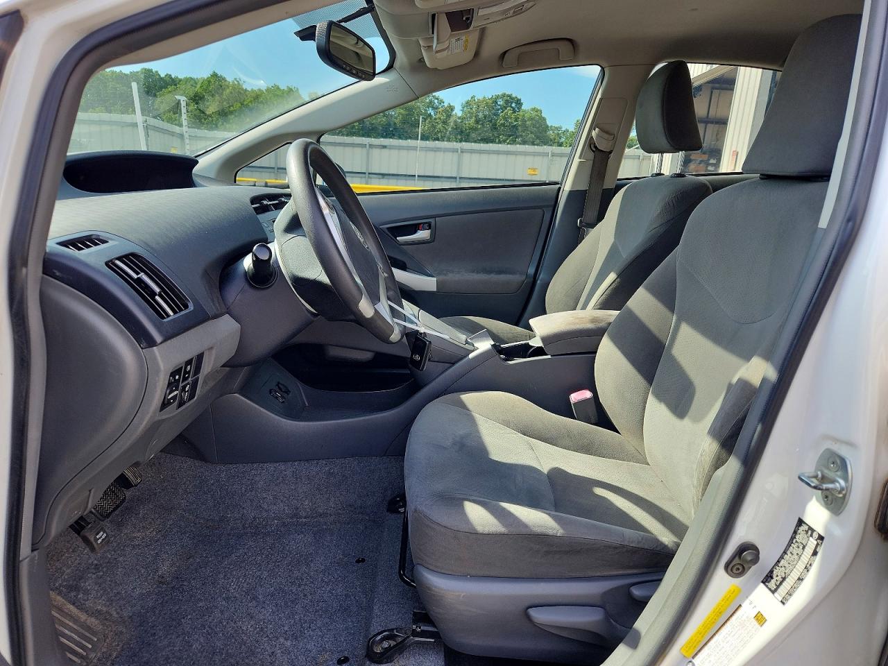 2011 Toyota Prius Three White vin: JTDKN3DU3B0311949