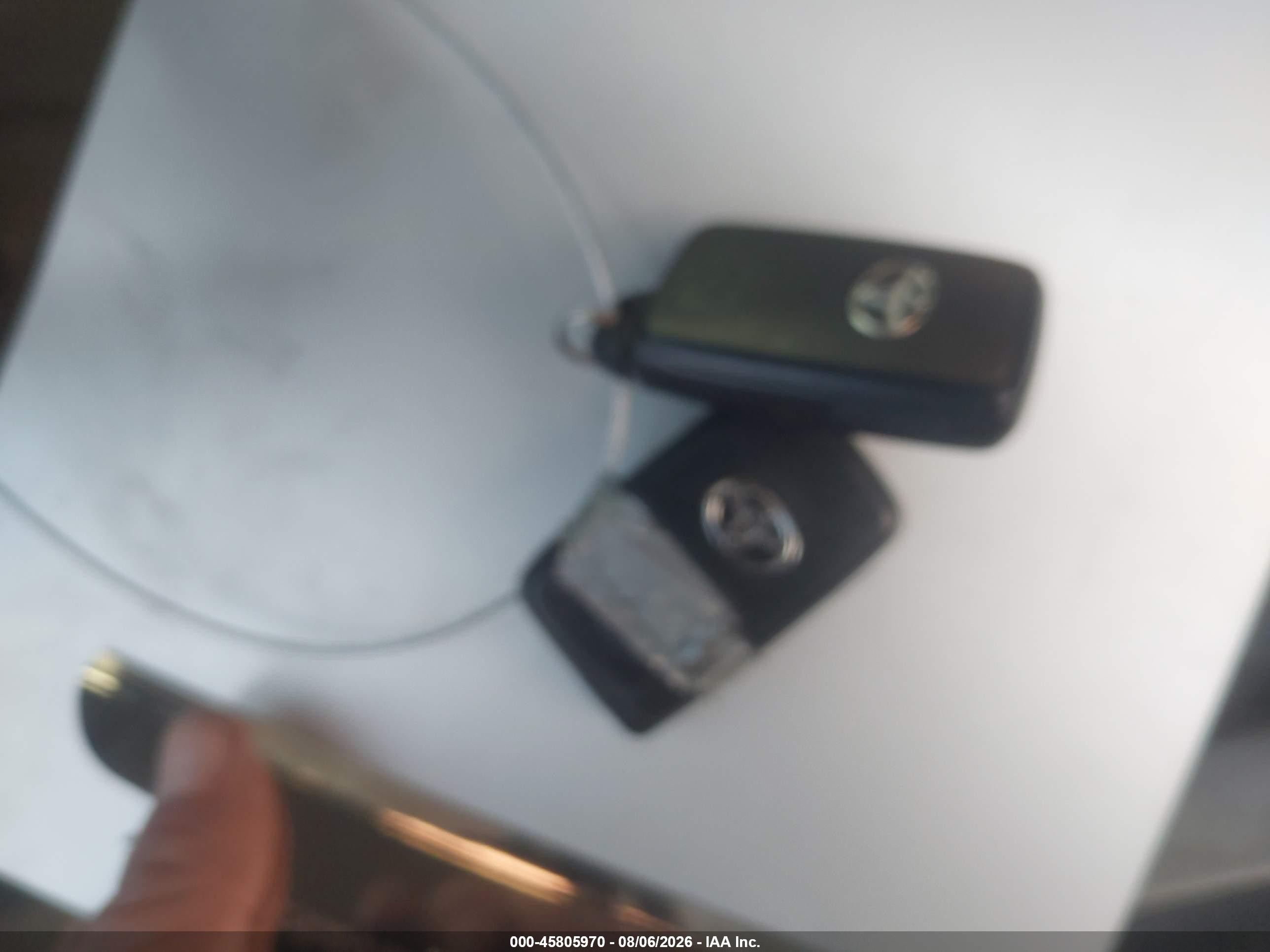 2011 Toyota Prius Three Золотой vin: JTDKN3DU3B0312907