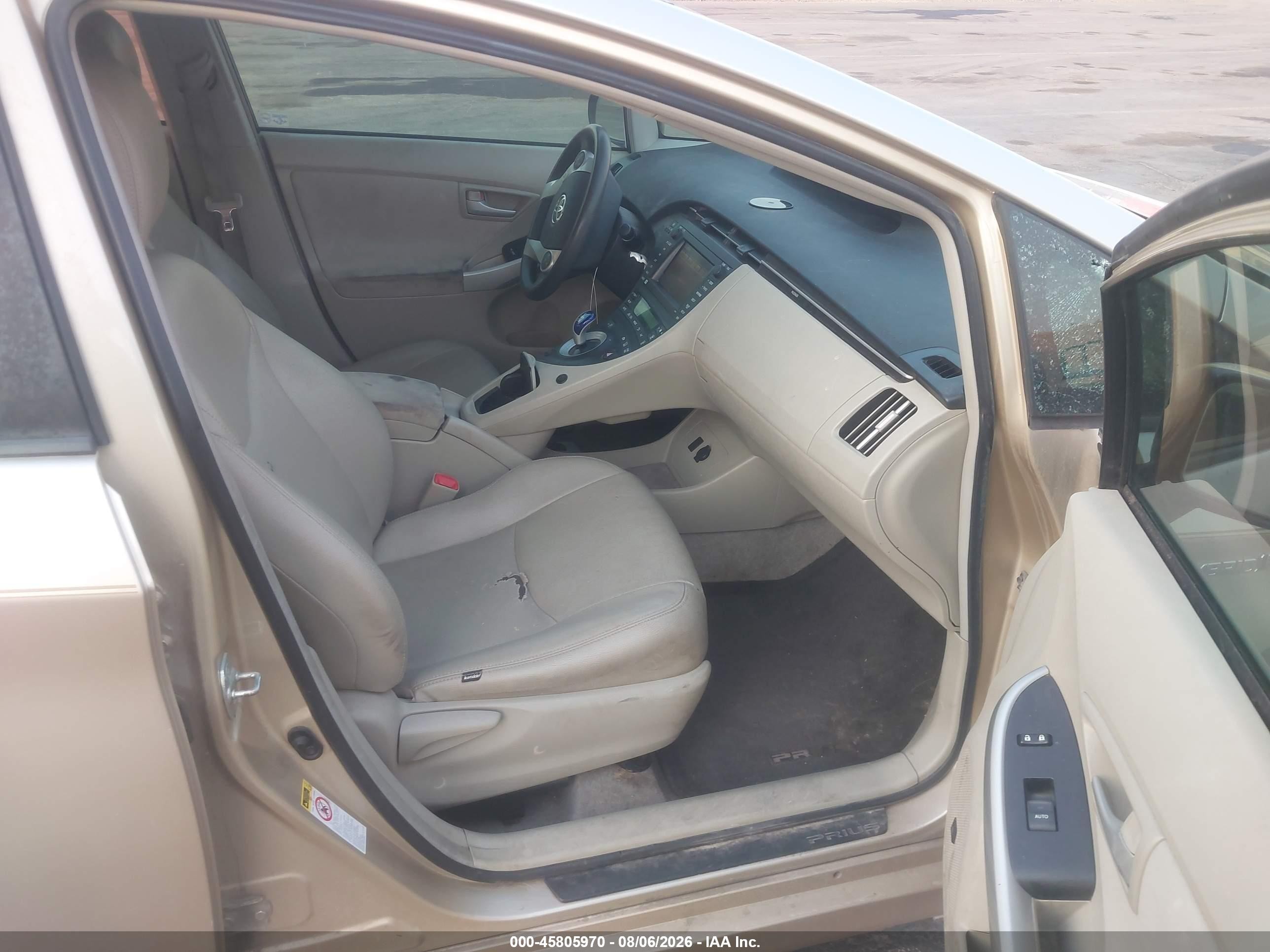 2011 Toyota Prius Three Золотой vin: JTDKN3DU3B0312907