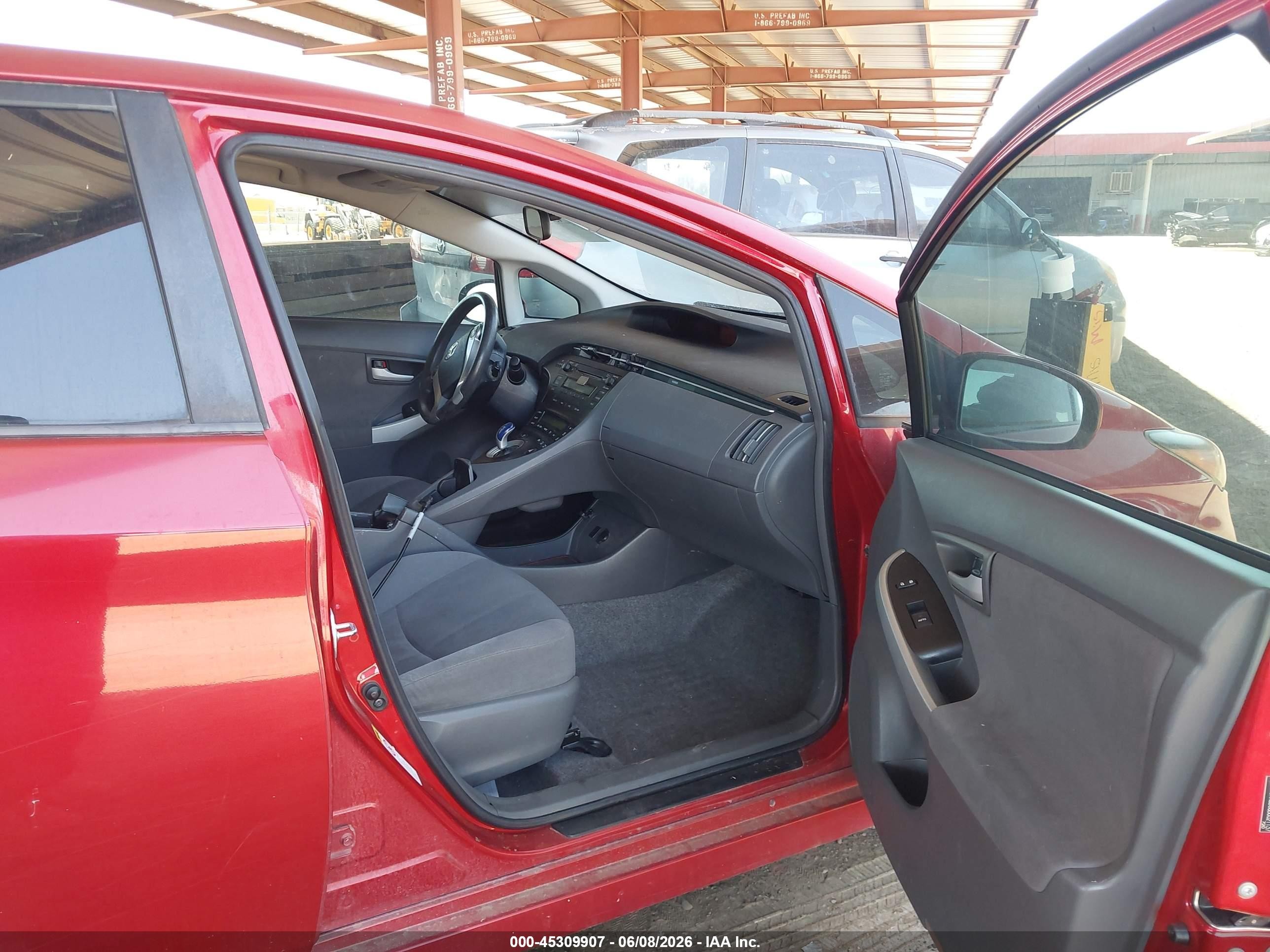 2011 Toyota Prius   Red vin: JTDKN3DU3B0321137