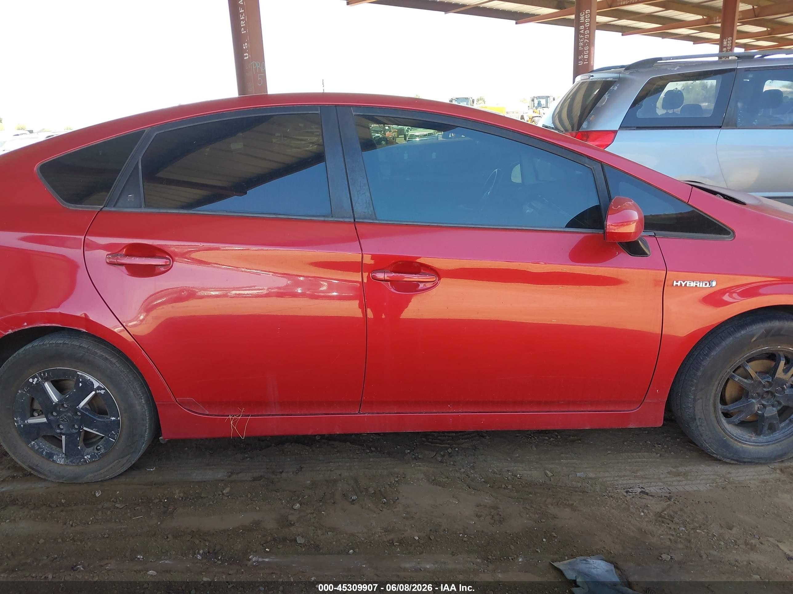 2011 Toyota Prius   Red vin: JTDKN3DU3B0321137