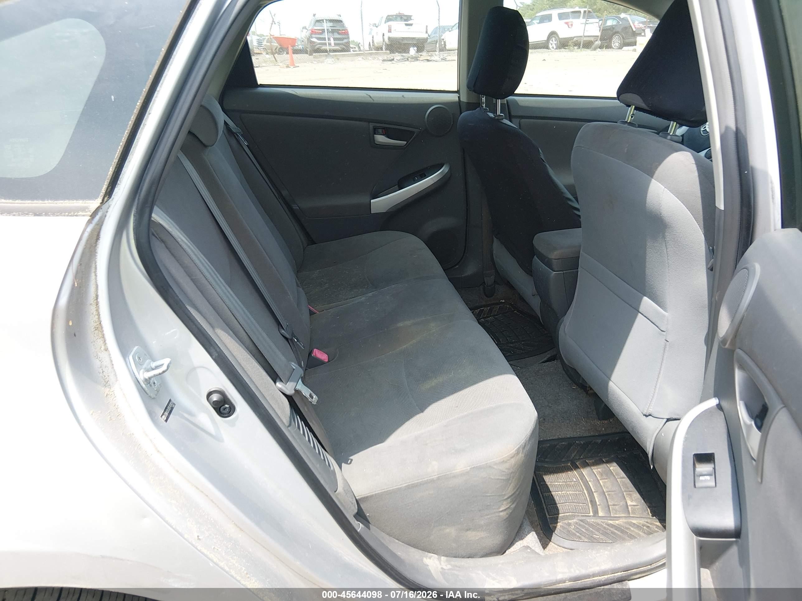 2011 Toyota Prius Three Серебряный vin: JTDKN3DU3B1404058