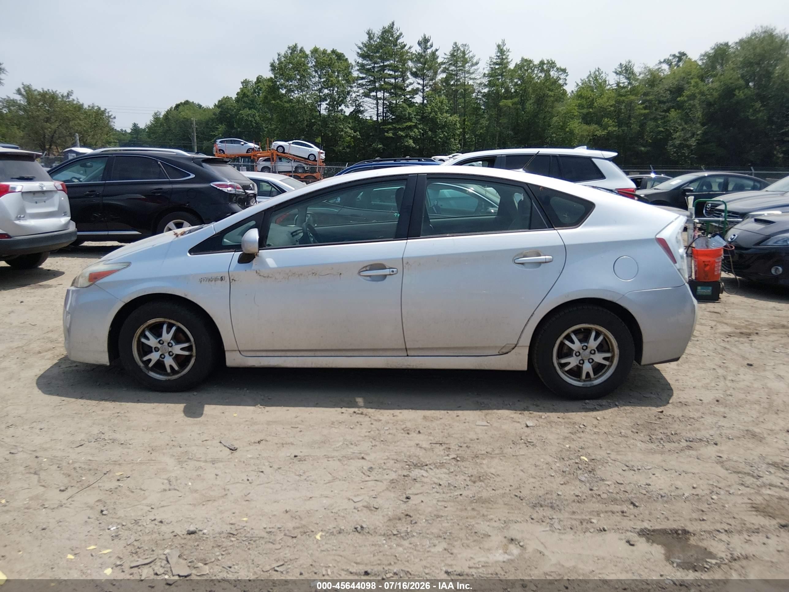 2011 Toyota Prius Three Серебряный vin: JTDKN3DU3B1404058