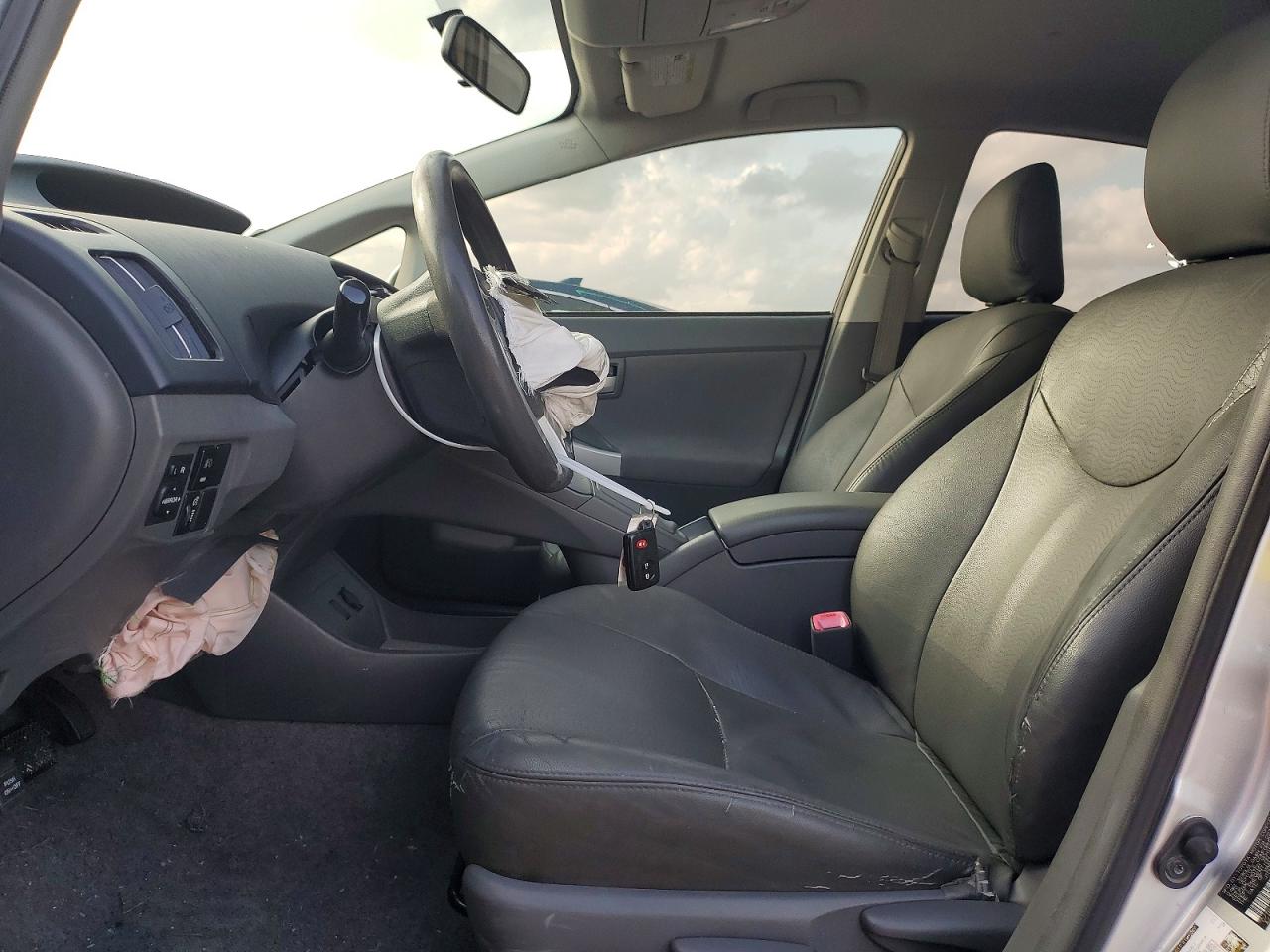 2011 Toyota Prius Three Серебряный vin: JTDKN3DU3B5328124