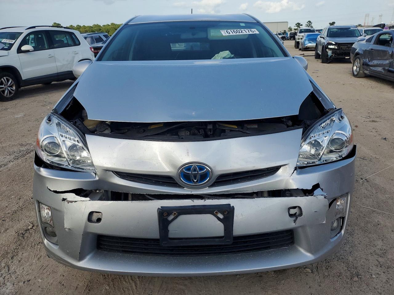 2011 Toyota Prius Three Серебряный vin: JTDKN3DU3B5328124