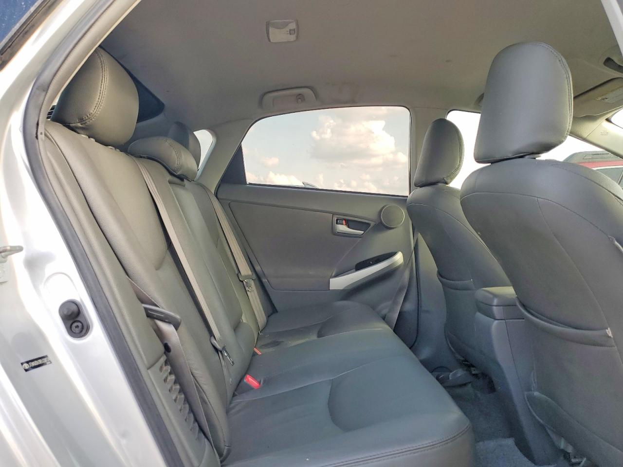 2011 Toyota Prius Three Серебряный vin: JTDKN3DU3B5328124