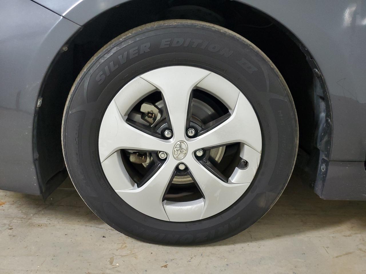 2012 Toyota Prius Four Угольный vin: JTDKN3DU3C1581050 Damage: Left Front Wheel Cover, Curb Rash, 2 To 3 Inches