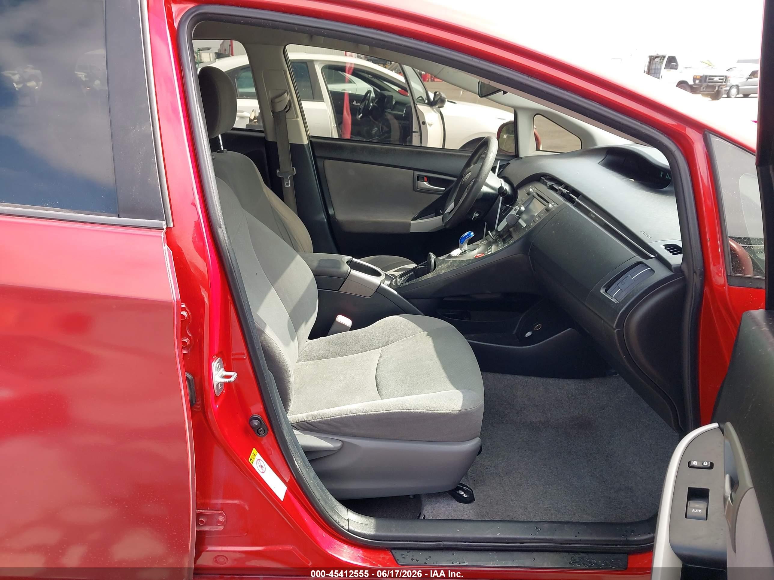 2012 Toyota Prius Two Красный vin: JTDKN3DU3C5429410