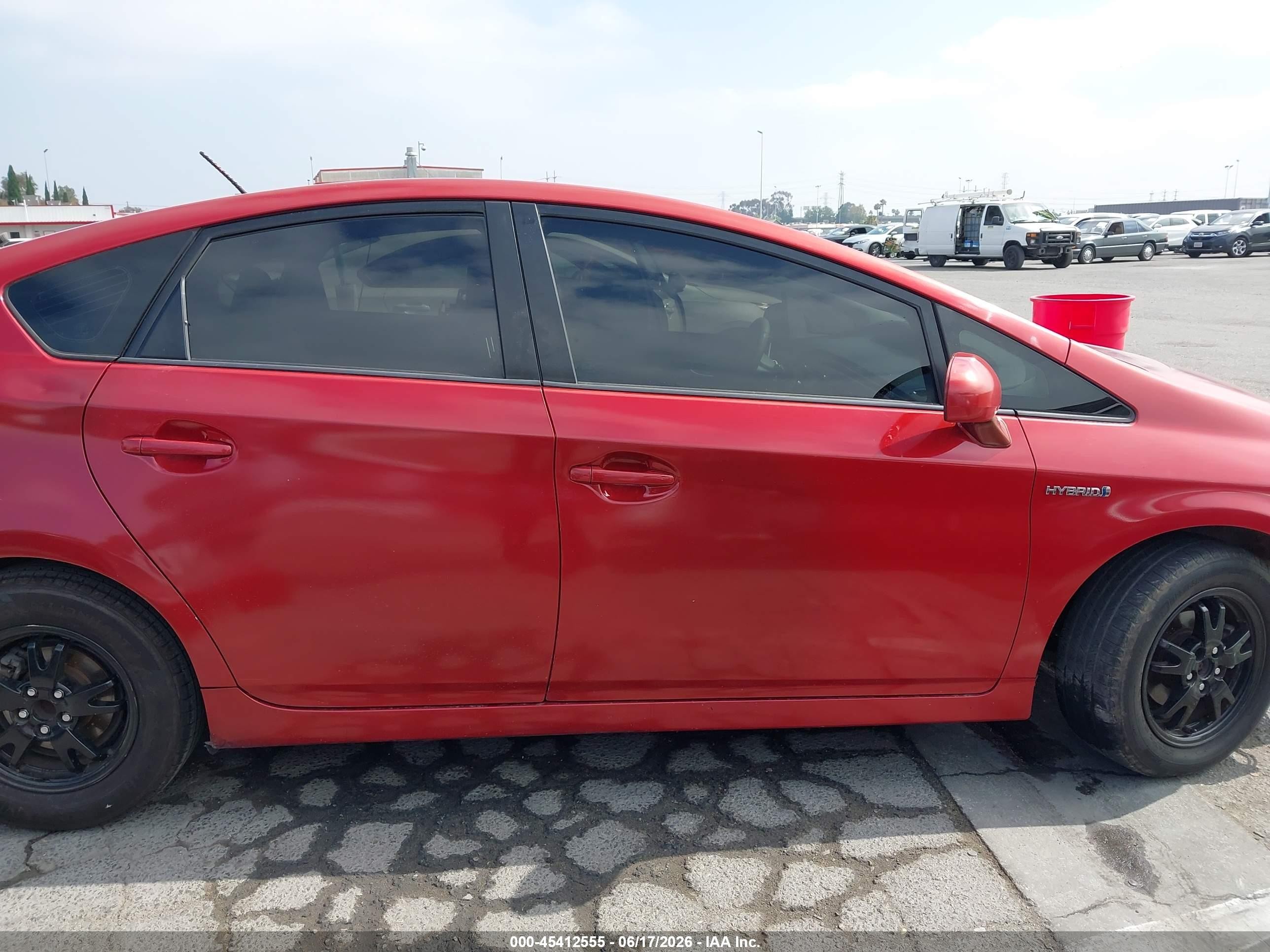 2012 Toyota Prius Two Красный vin: JTDKN3DU3C5429410