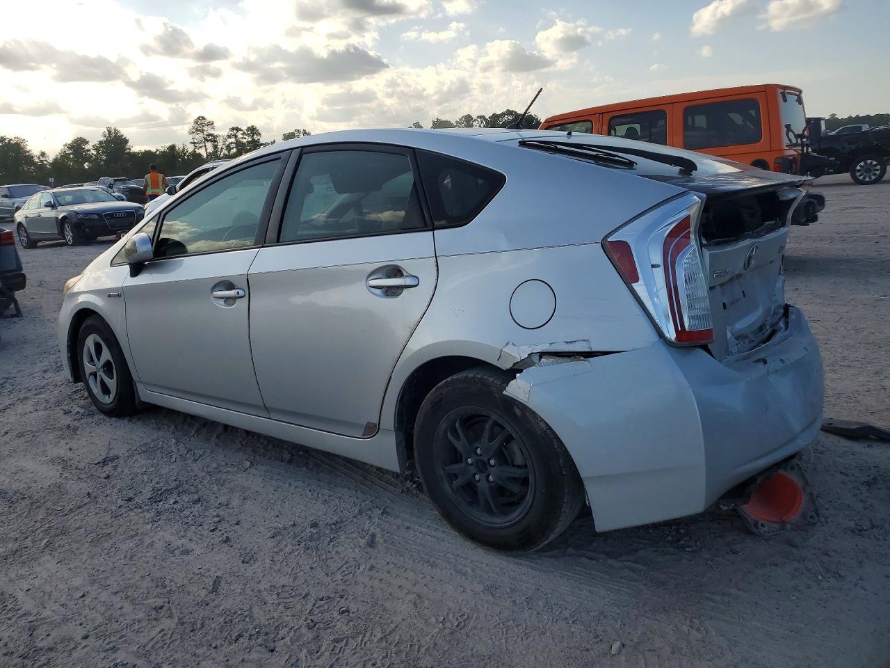 2012 Toyota Prius Two Серебряный vin: JTDKN3DU3C5472452