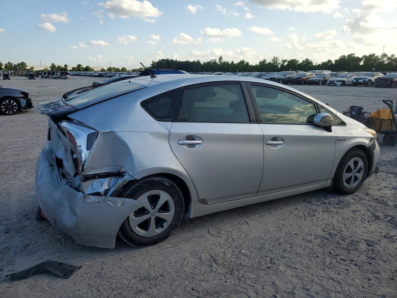 2012 Toyota Prius Two Серебряный vin: JTDKN3DU3C5472452