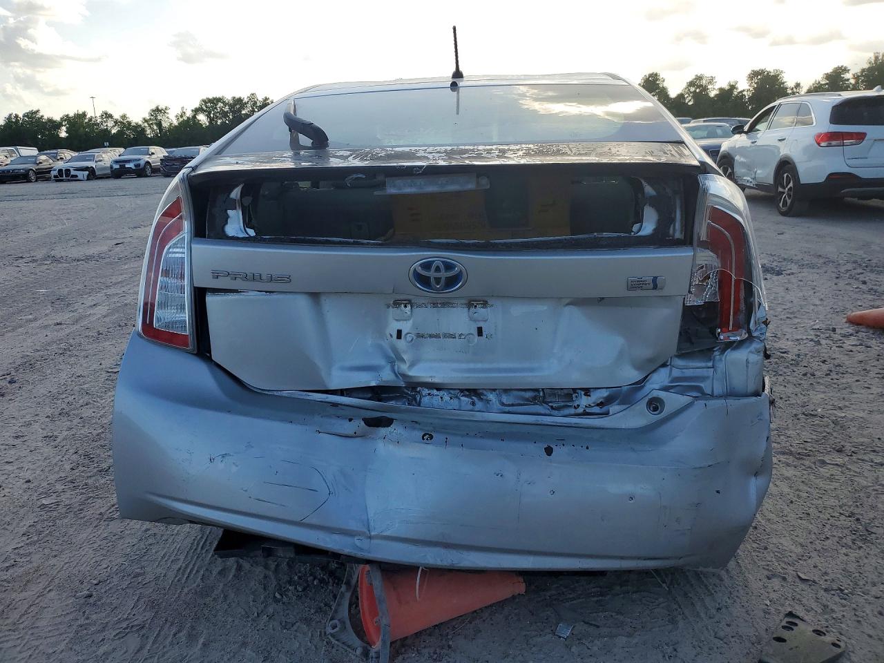 2012 Toyota Prius Two Серебряный vin: JTDKN3DU3C5472452