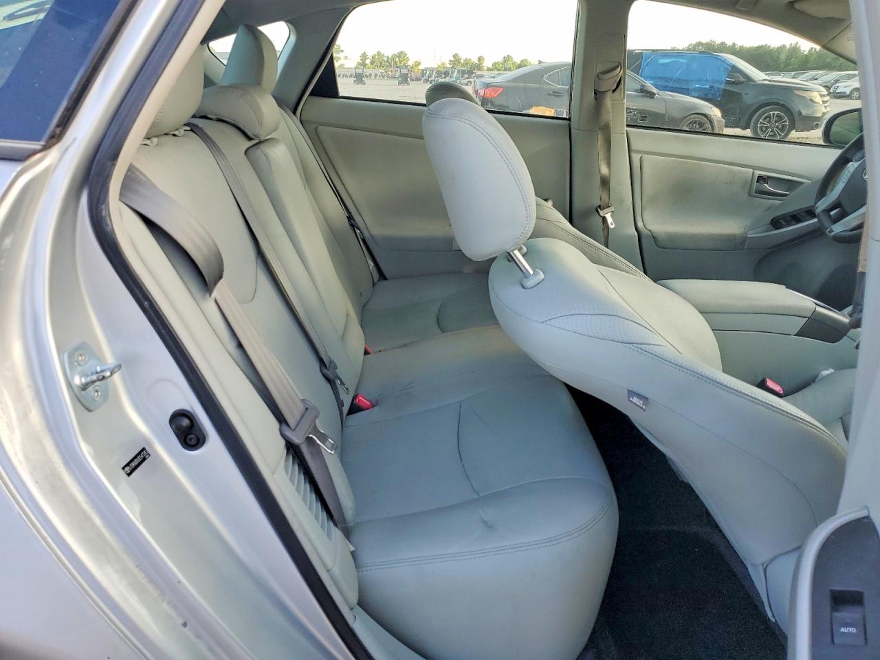 2012 Toyota Prius Two Серебряный vin: JTDKN3DU3C5472452