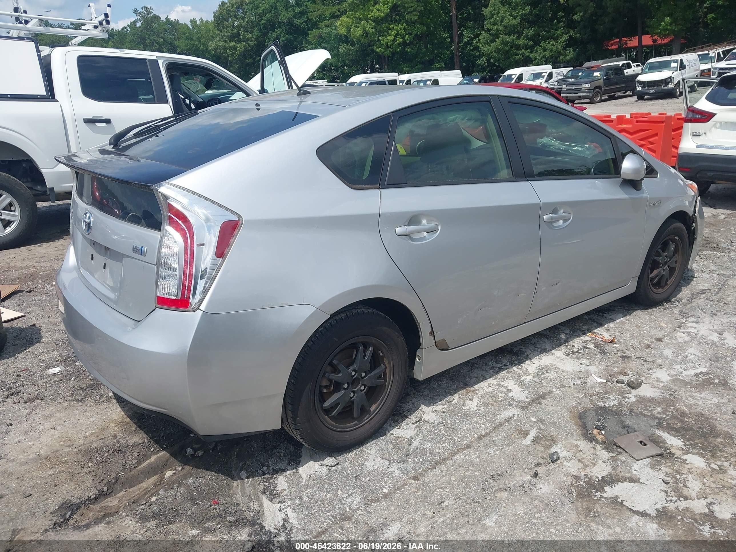 2013 Toyota Prius Two Серебряный vin: JTDKN3DU3D0347241