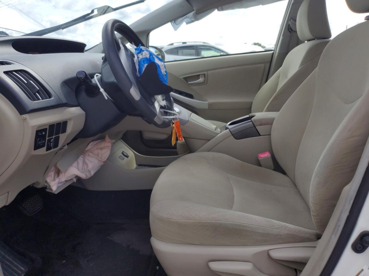 2013 Toyota Prius Two White vin: JTDKN3DU3D1644682