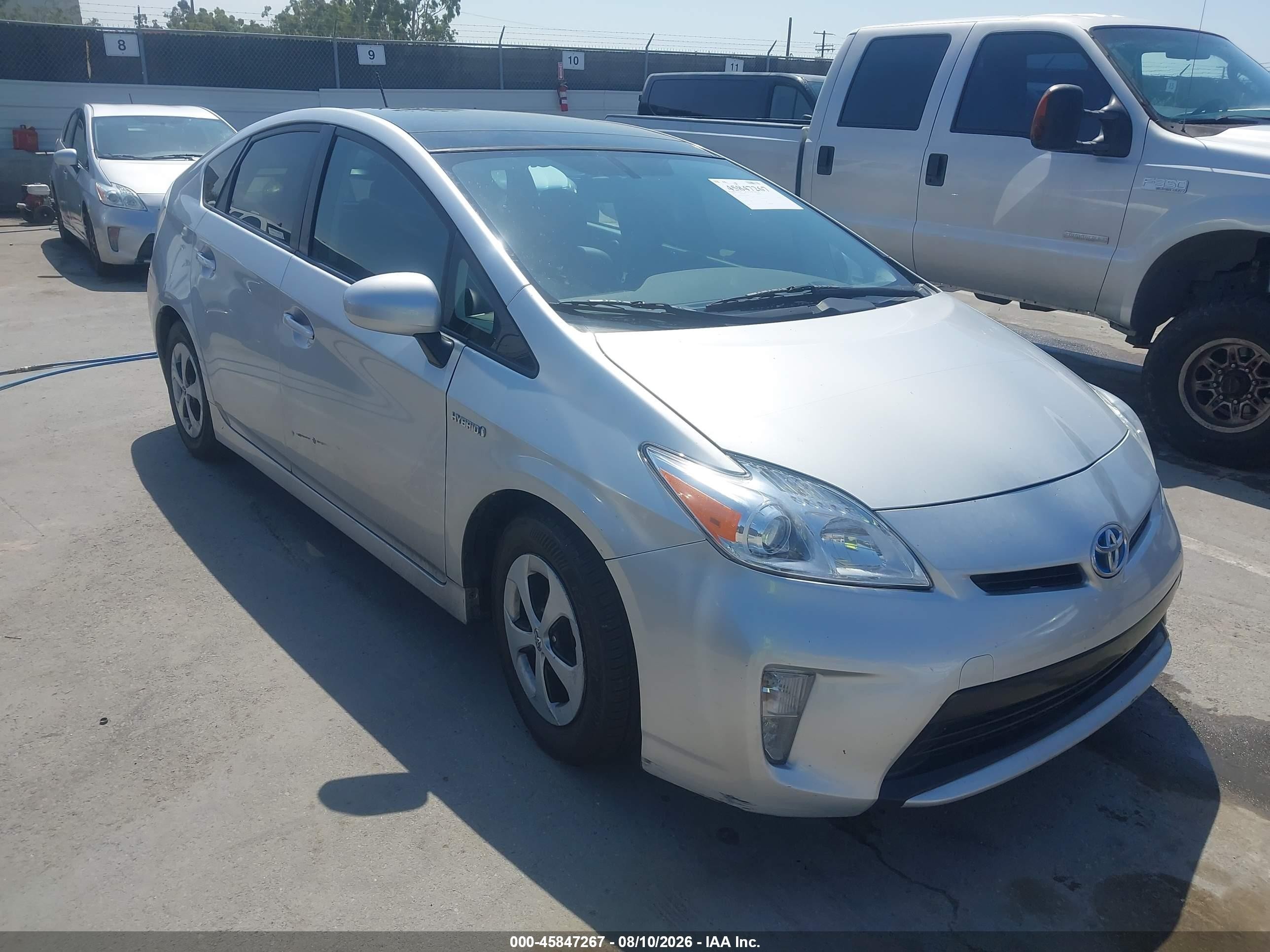 2013 Toyota Prius Four Серебряный vin: JTDKN3DU3D5558135
