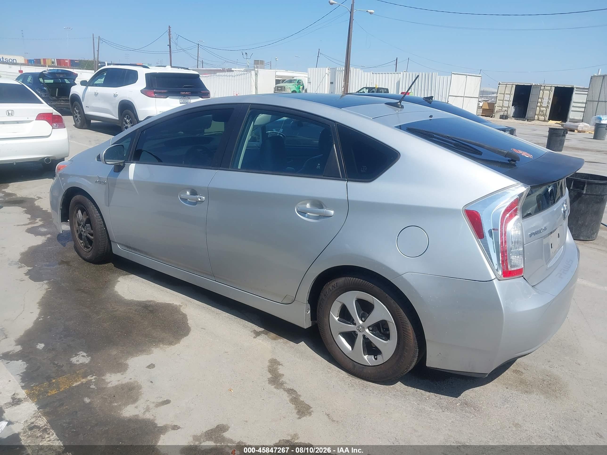 2013 Toyota Prius Four Серебряный vin: JTDKN3DU3D5558135