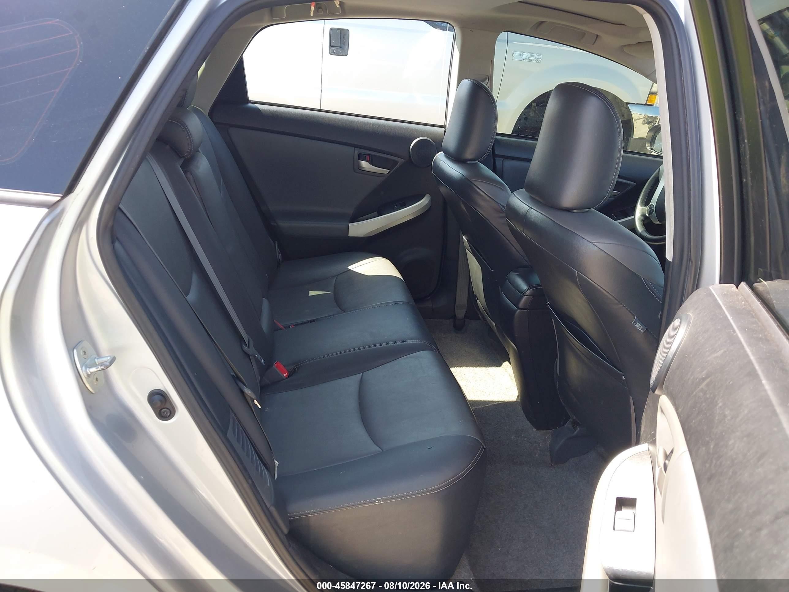 2013 Toyota Prius Four Серебряный vin: JTDKN3DU3D5558135