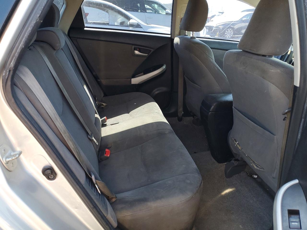 2013 Toyota Prius Two Серебряный vin: JTDKN3DU3D5628507