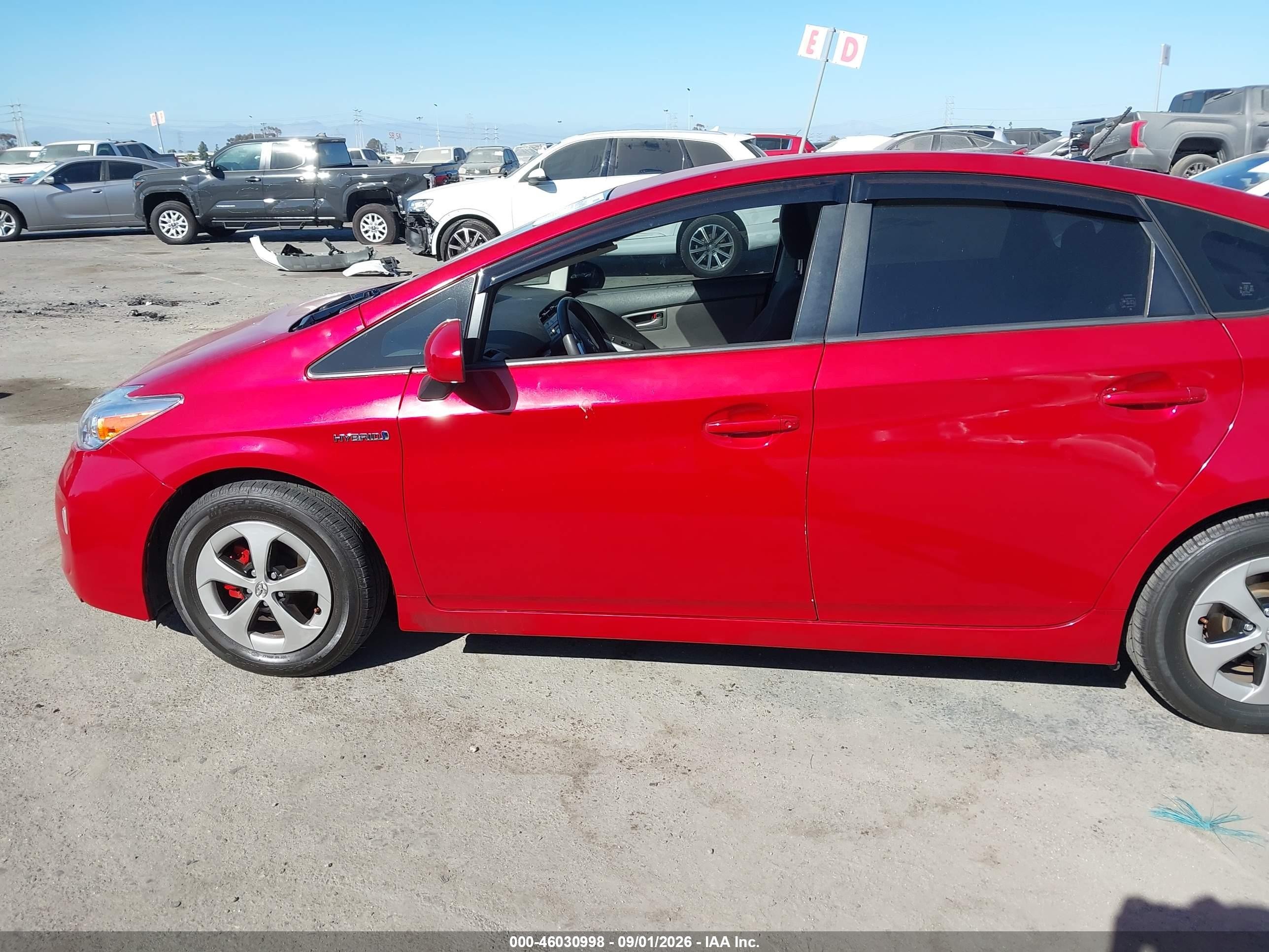 2013 Toyota Prius Two Красный vin: JTDKN3DU3D5630967