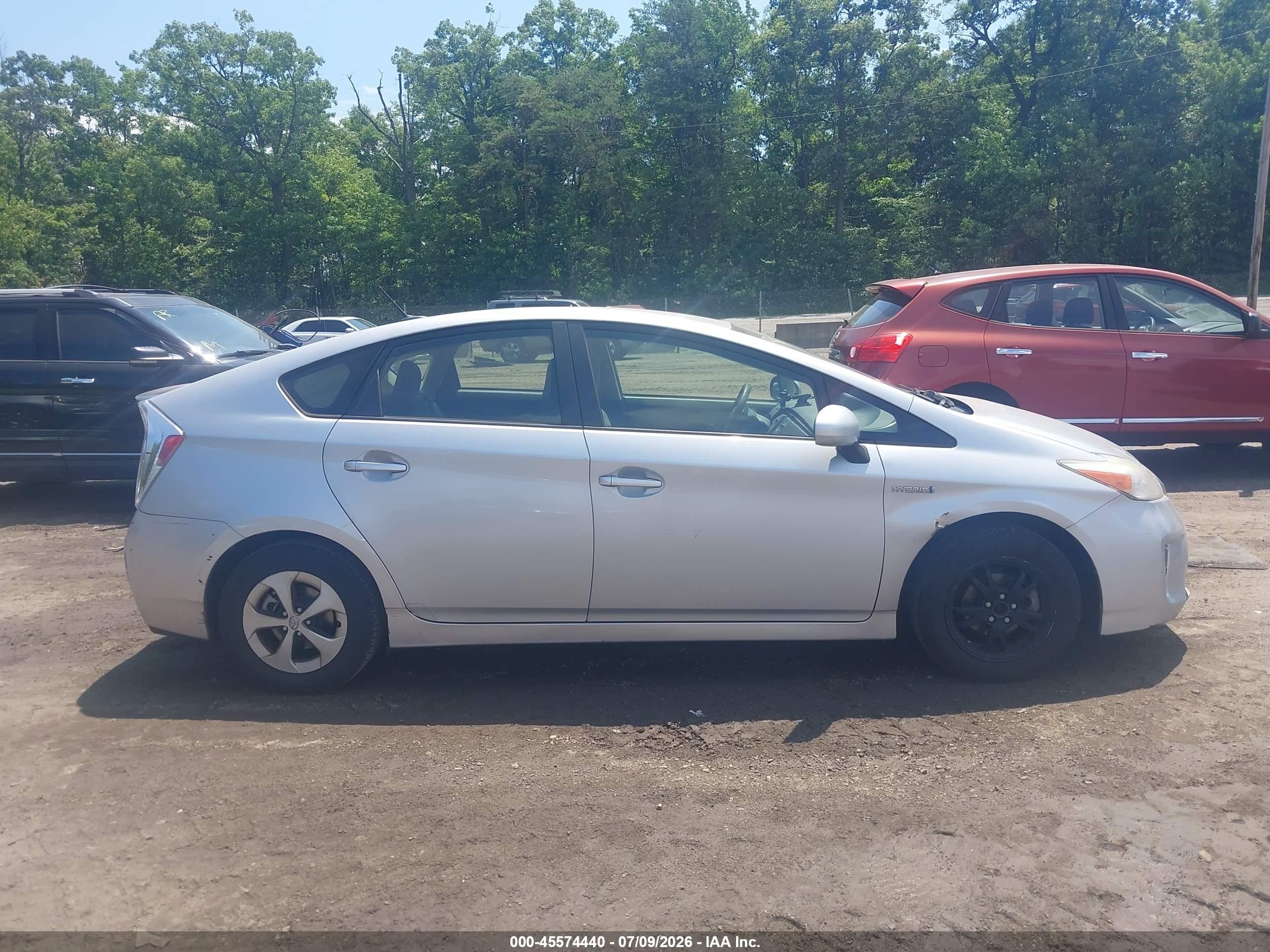 2013 Toyota Prius Three Silver vin: JTDKN3DU3D5653584