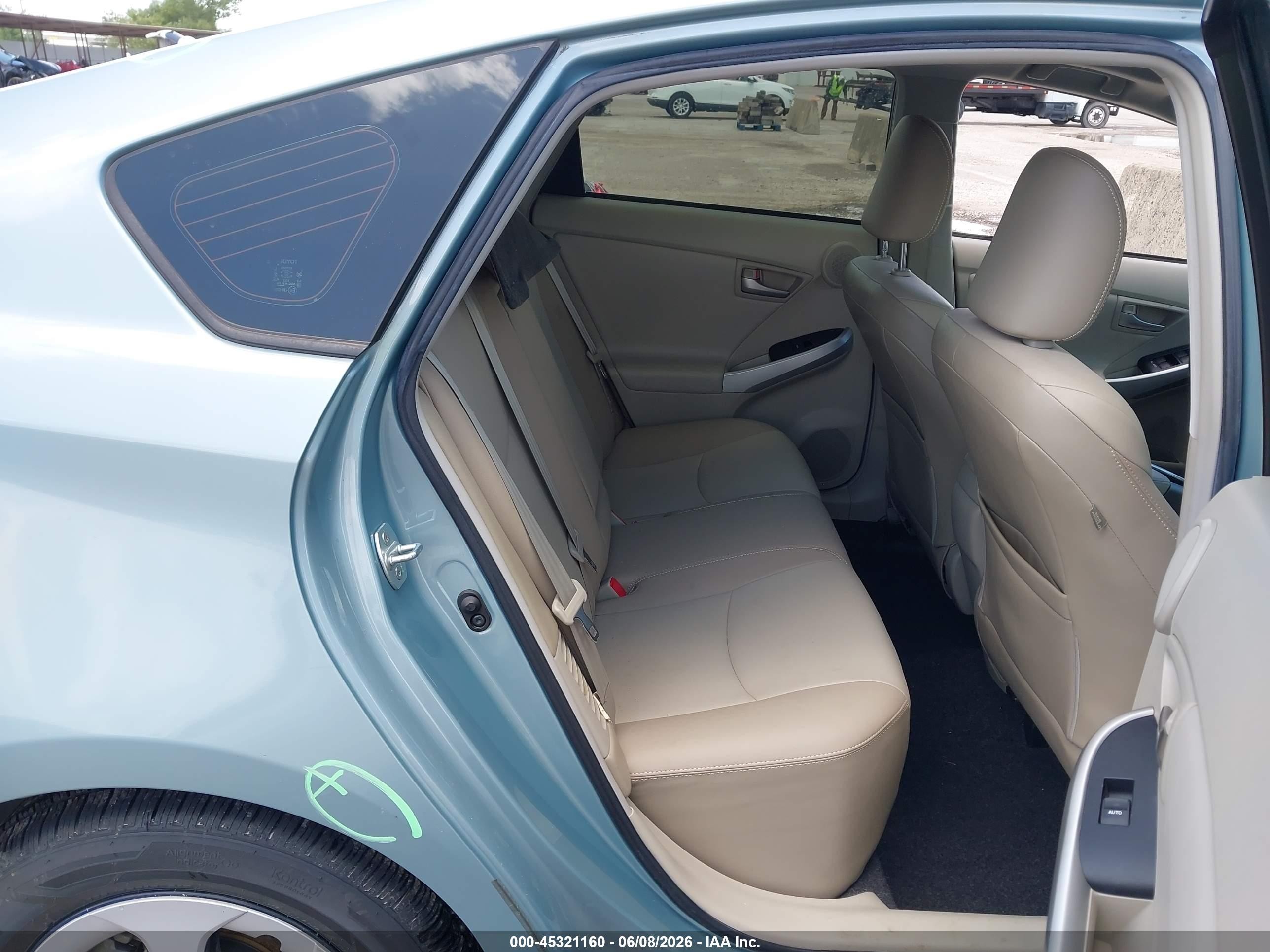 2013 Toyota Prius Four Зеленый vin: JTDKN3DU3D5654041