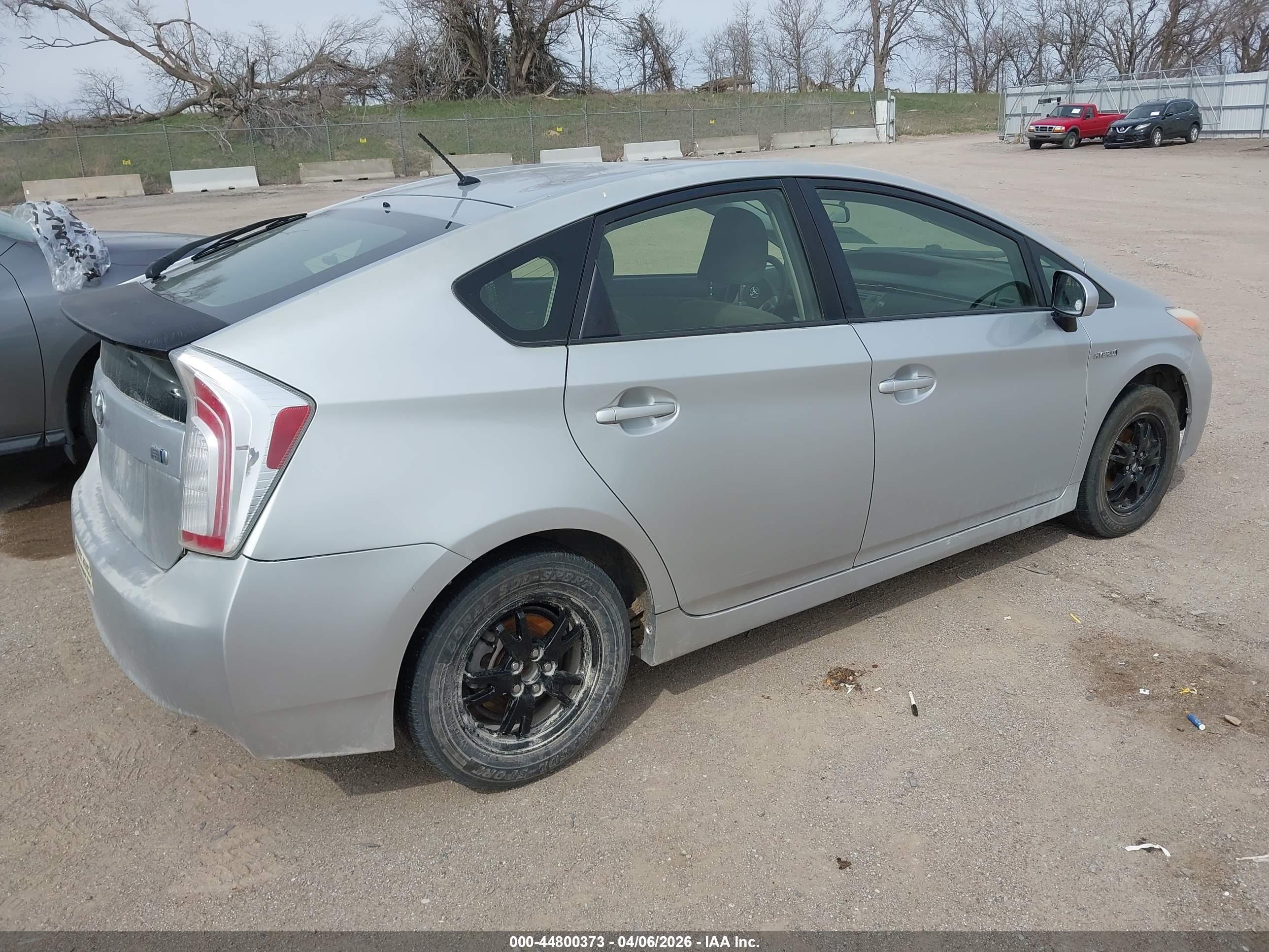 2014 Toyota Prius Two Серебряный vin: JTDKN3DU3E0357320