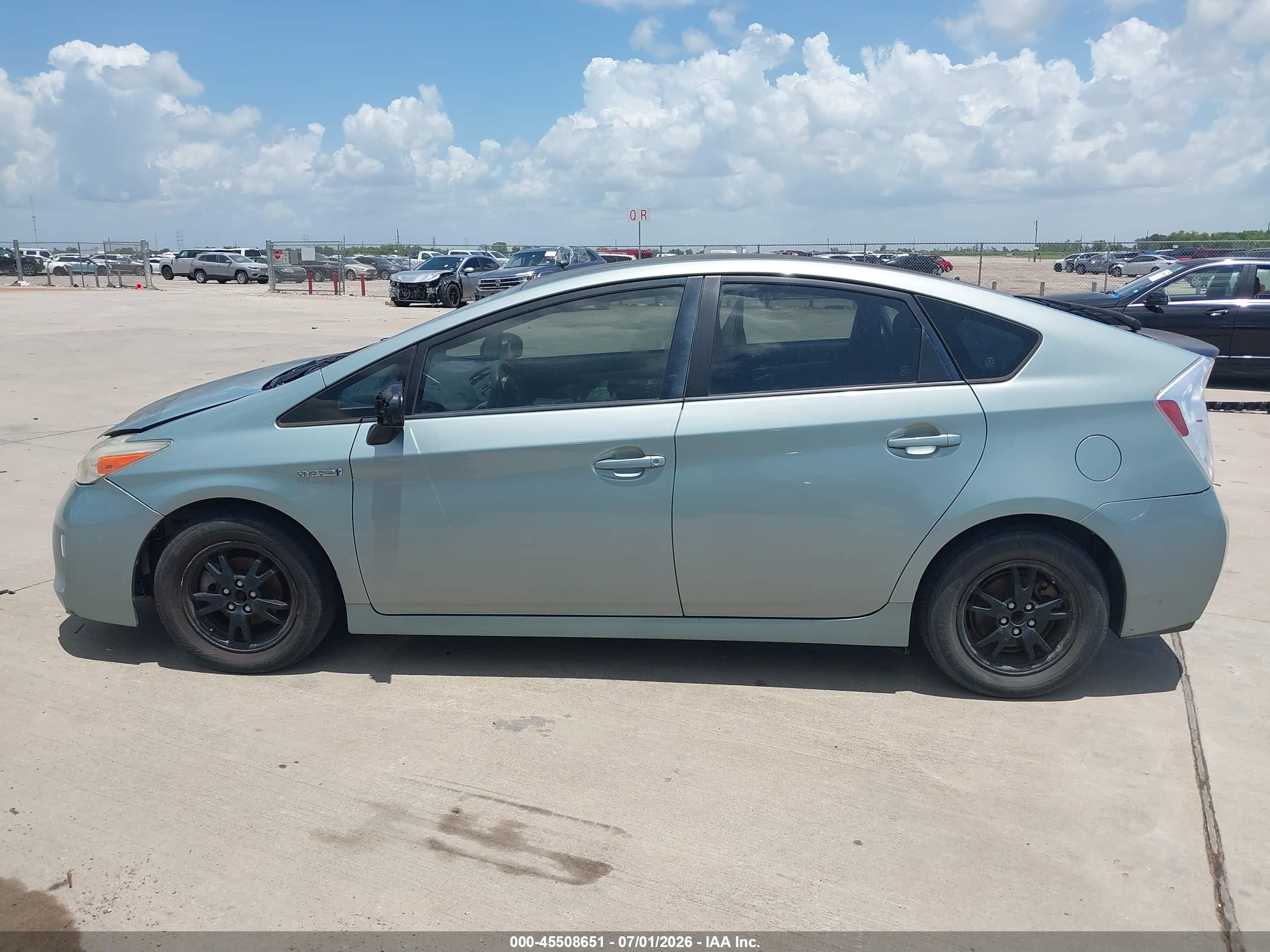 2014 Toyota Prius Two Green vin: JTDKN3DU3E1752852