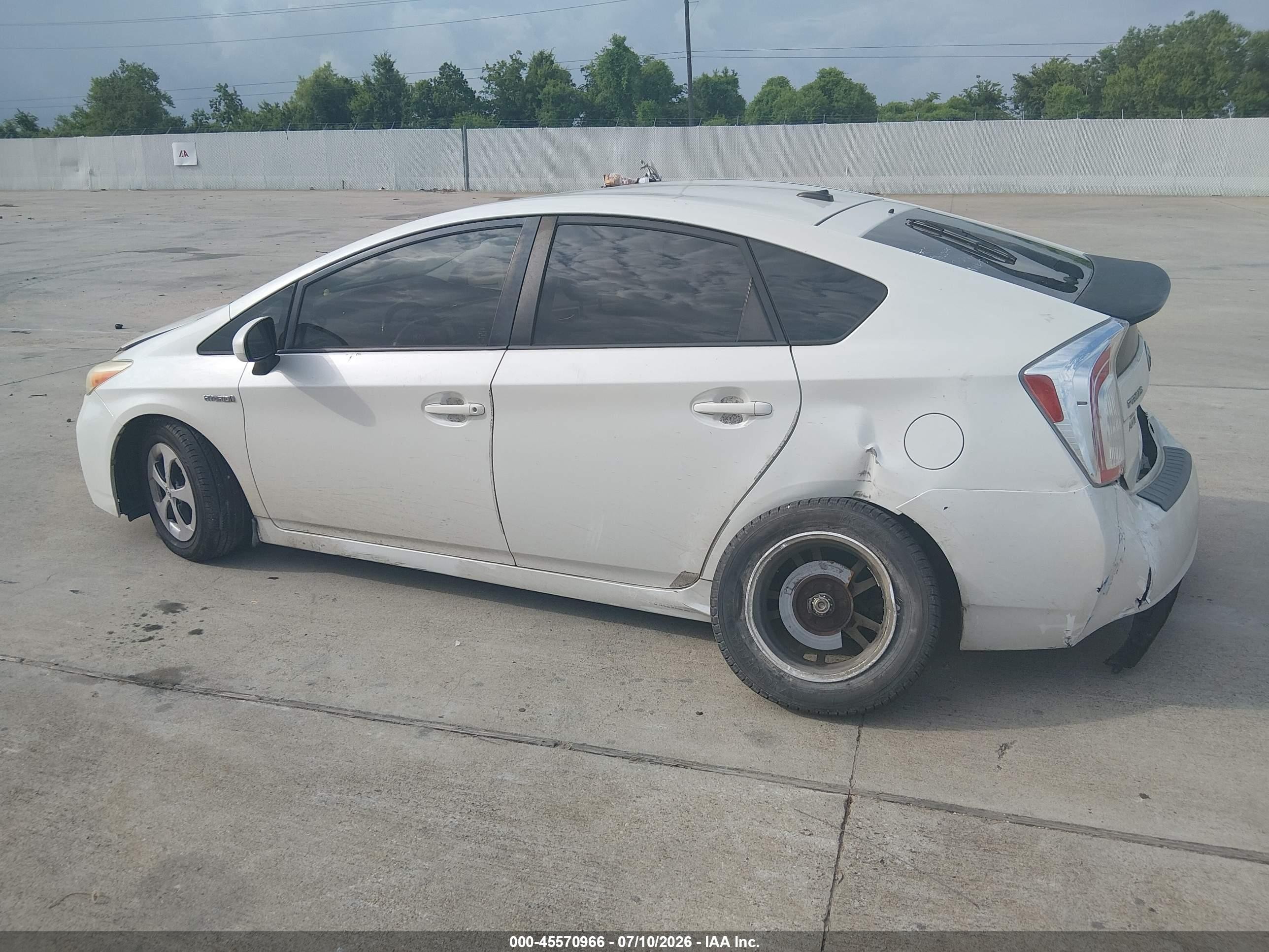2014 Toyota Prius Four White vin: JTDKN3DU3E1777511