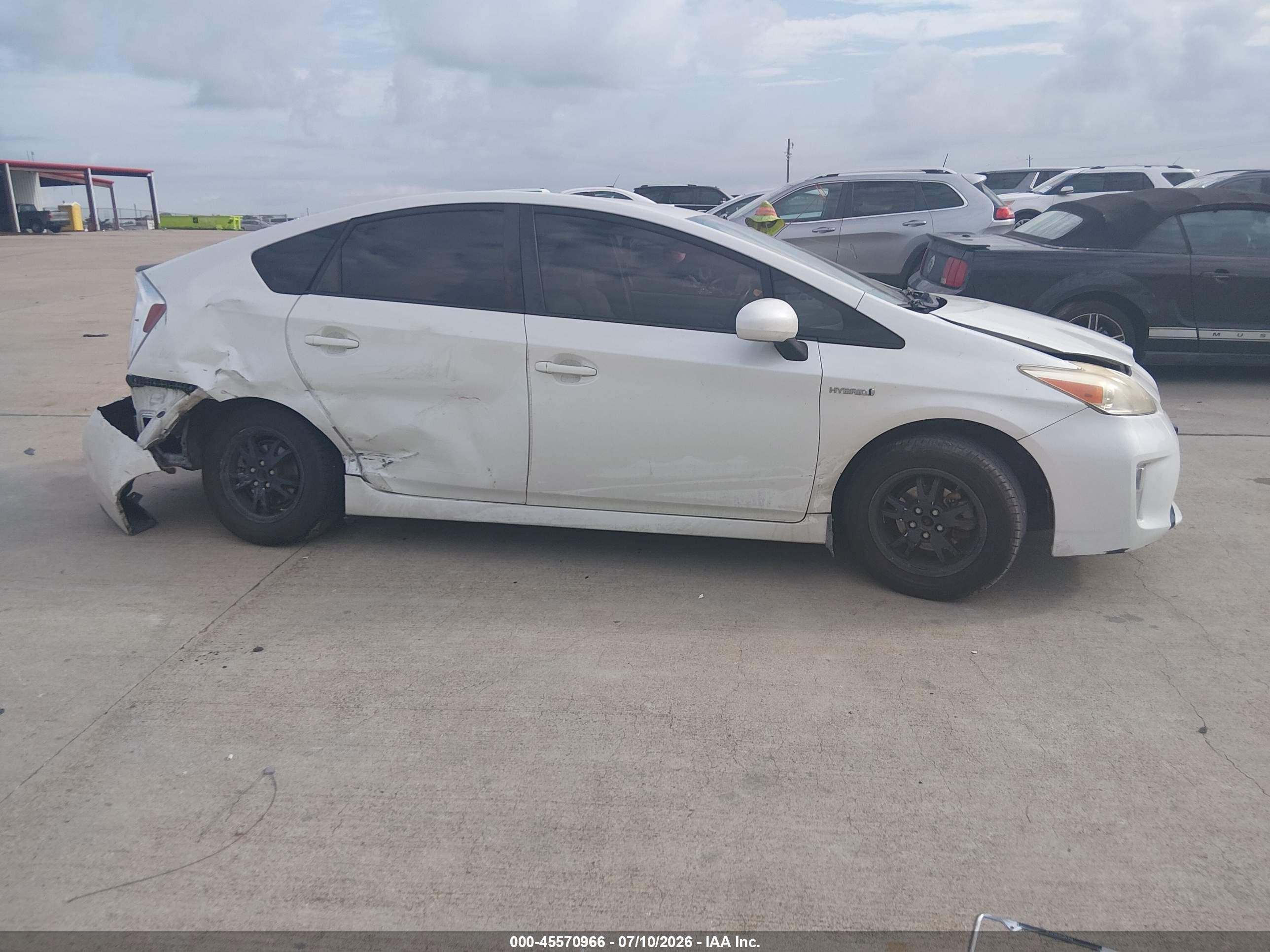 2014 Toyota Prius Four White vin: JTDKN3DU3E1777511