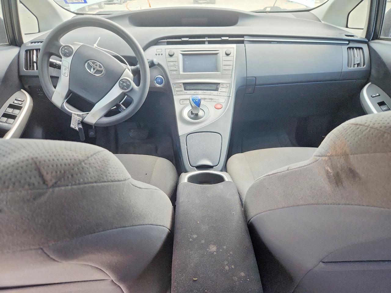 2015 Toyota Prius Two Серебряный vin: JTDKN3DU3F0417081