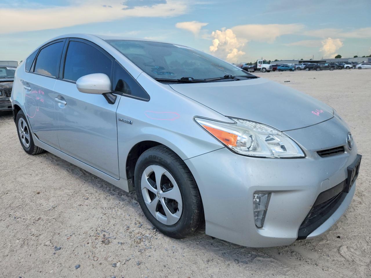 2015 Toyota Prius Two Серебряный vin: JTDKN3DU3F0417081