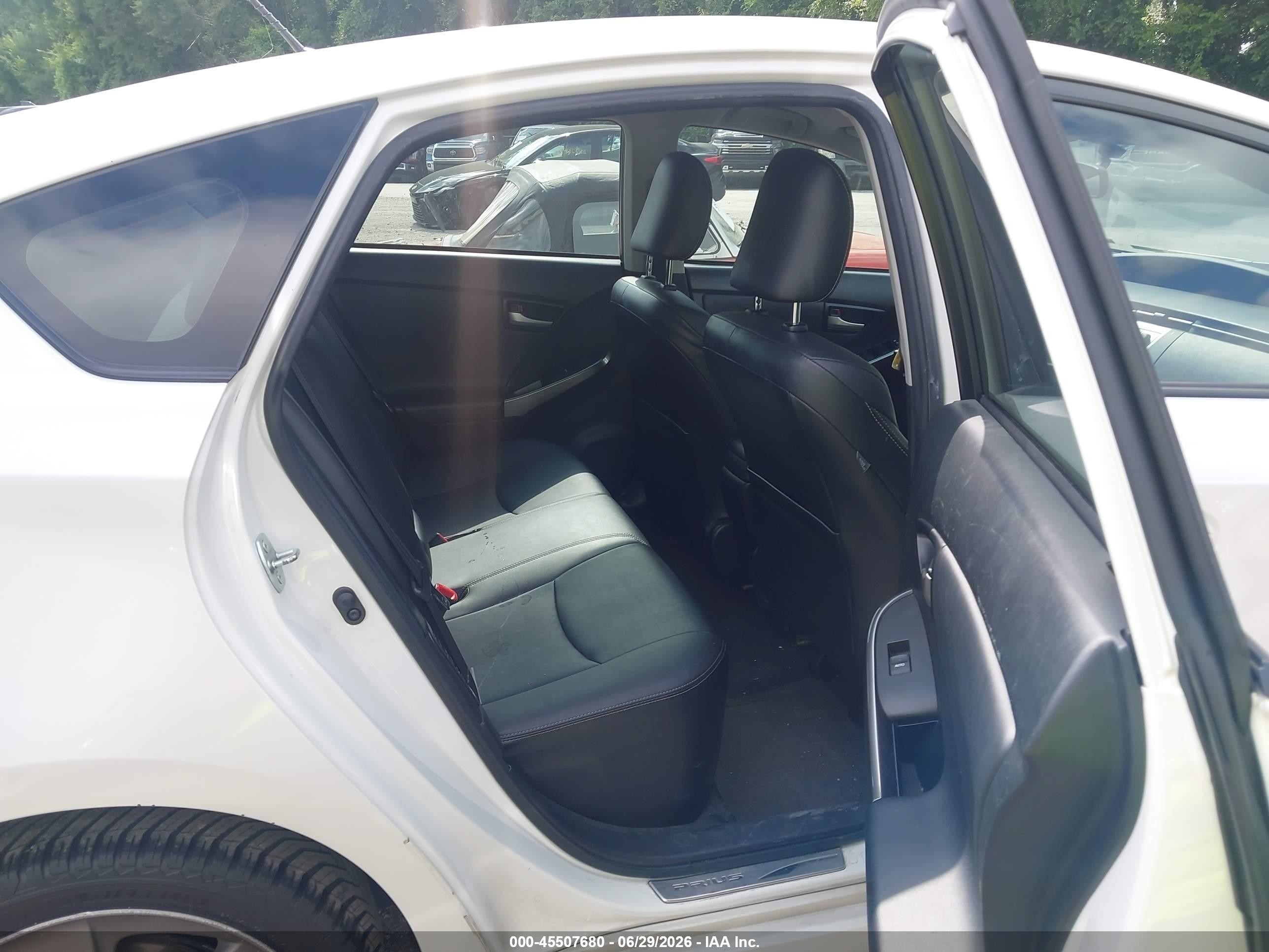2015 Toyota Prius Persona Series Special Edition White vin: JTDKN3DU3F0423107