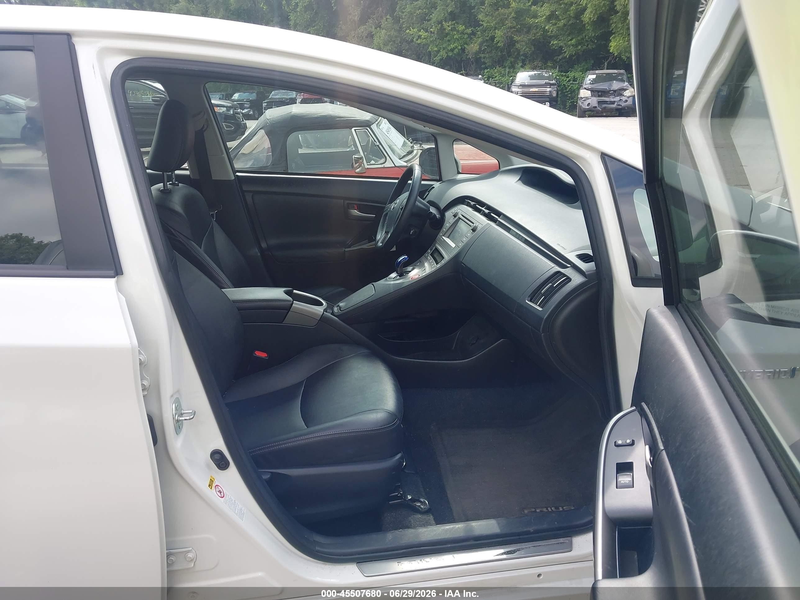 2015 Toyota Prius Persona Series Special Edition White vin: JTDKN3DU3F0423107