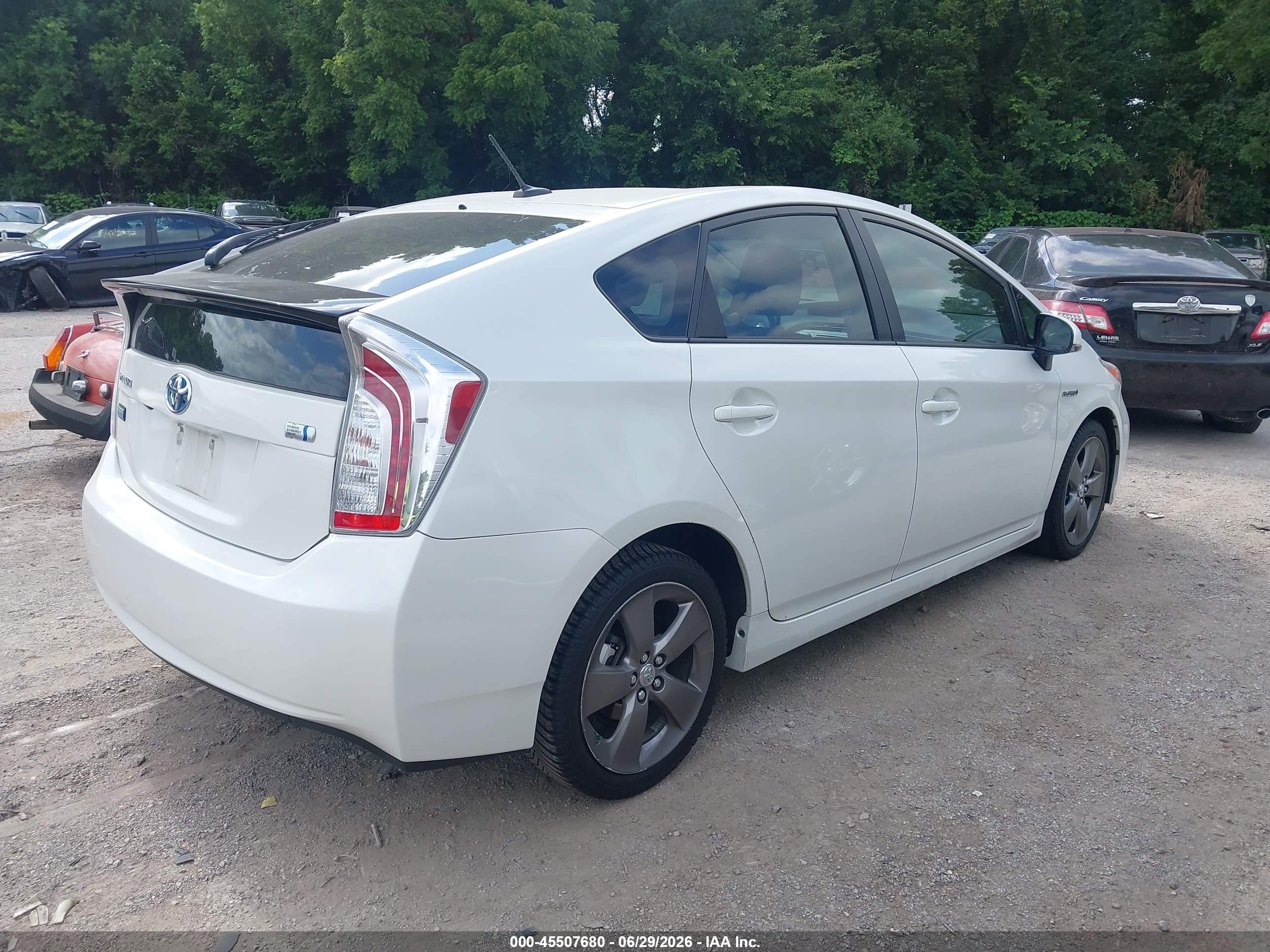 2015 Toyota Prius Persona Series Special Edition White vin: JTDKN3DU3F0423107