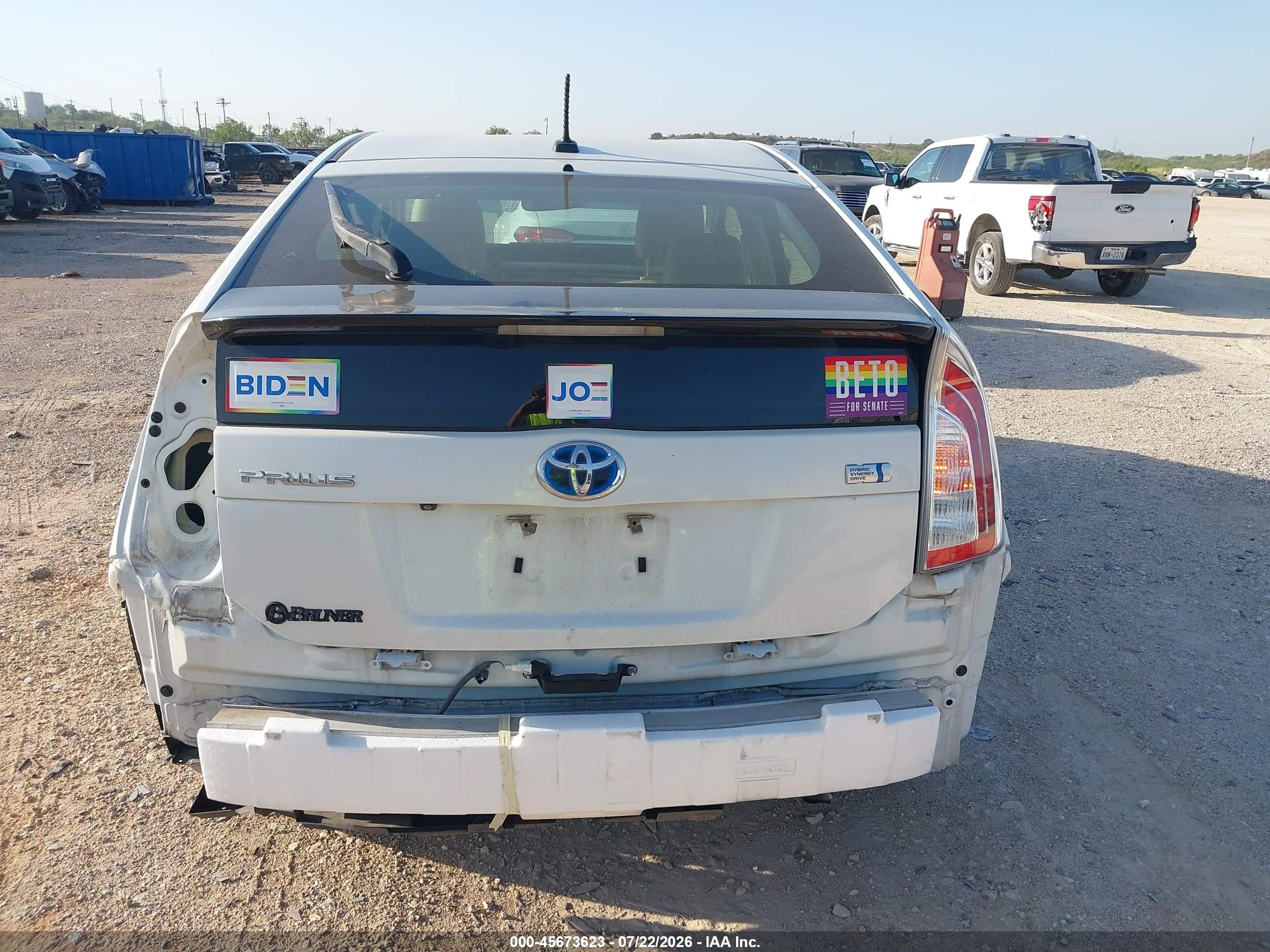 2015 Toyota Prius Four White vin: JTDKN3DU3F0438903