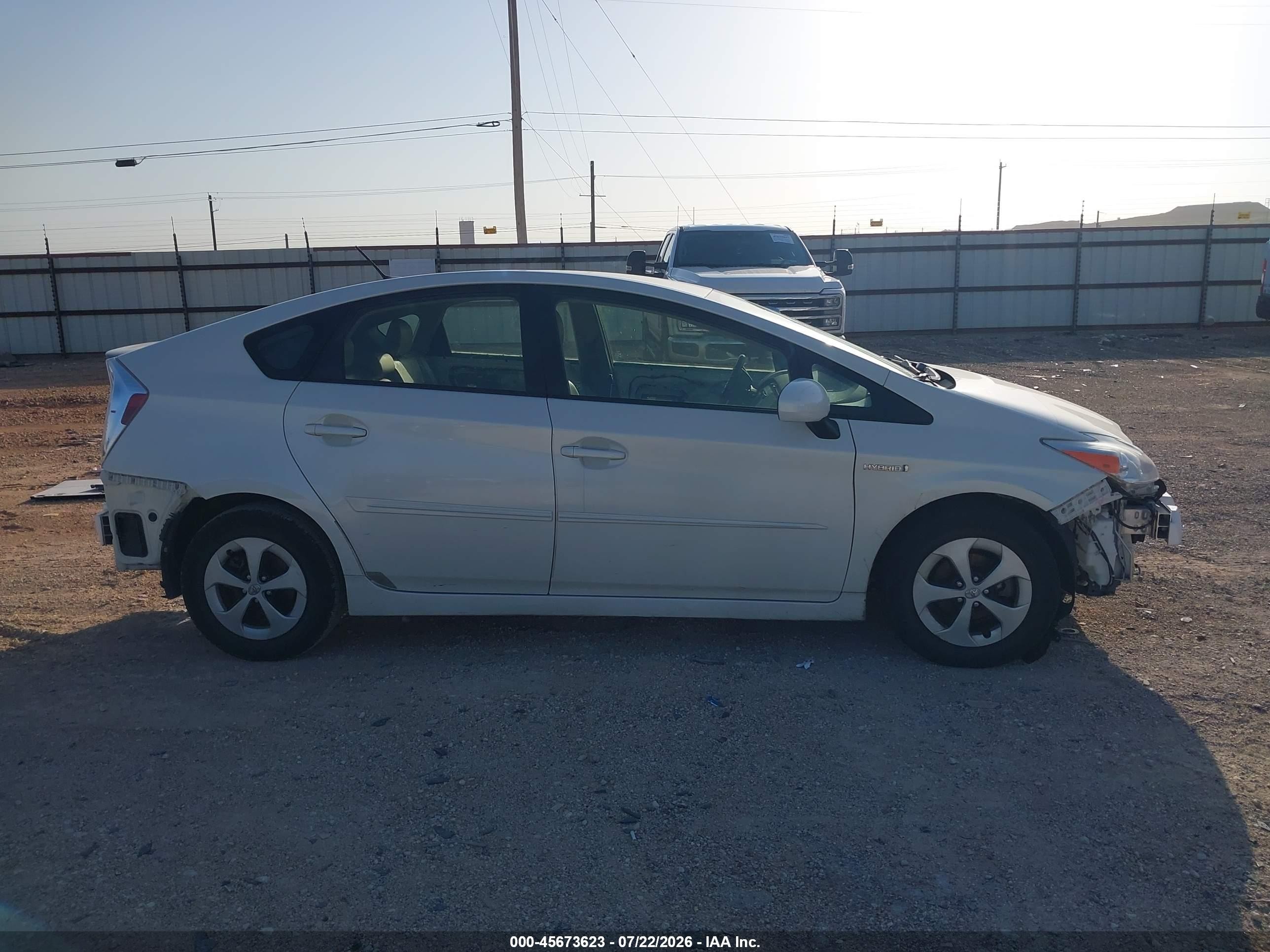 2015 Toyota Prius Four White vin: JTDKN3DU3F0438903