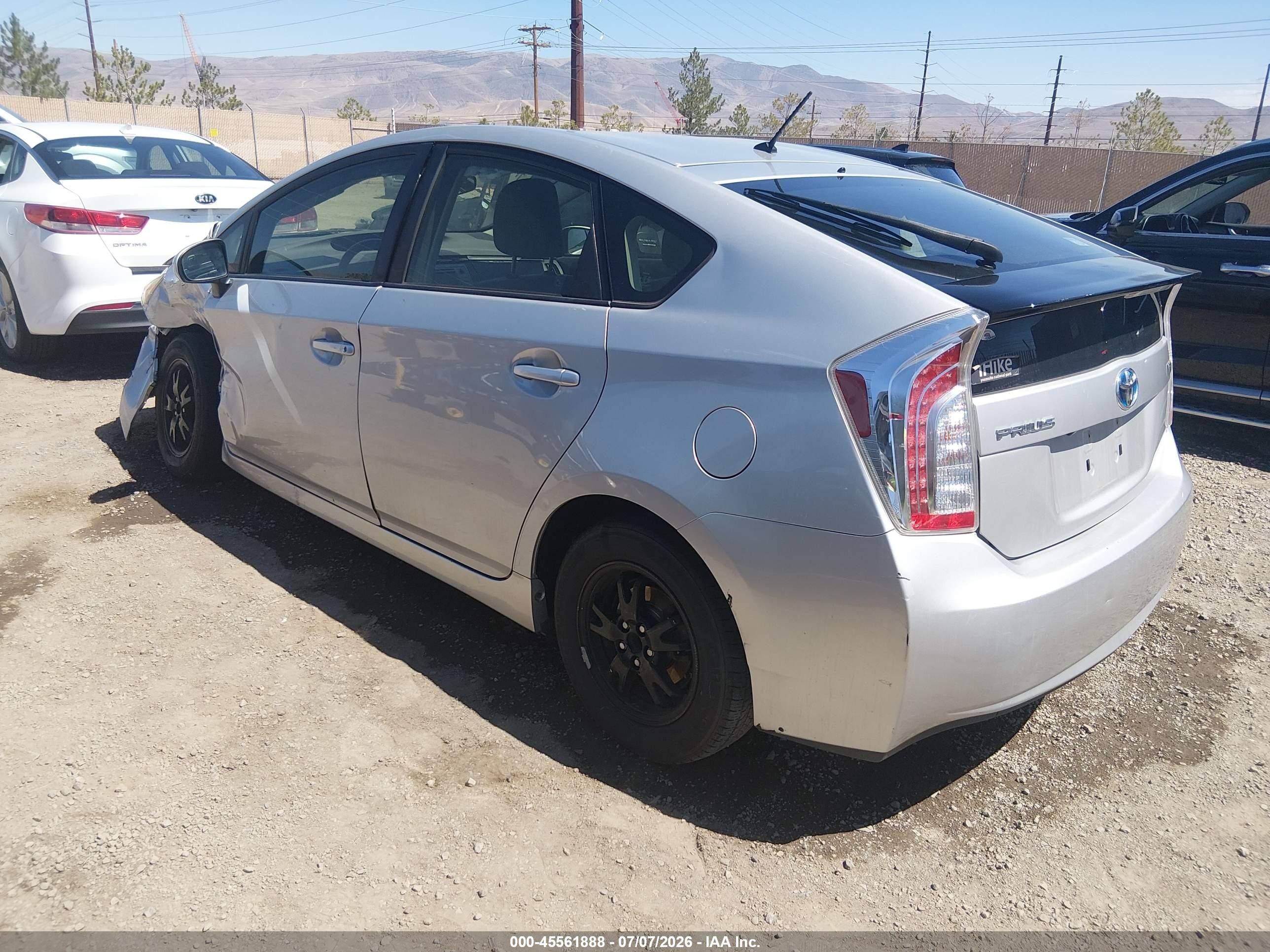 2015 Toyota Prius Two Серебряный vin: JTDKN3DU3F0442711