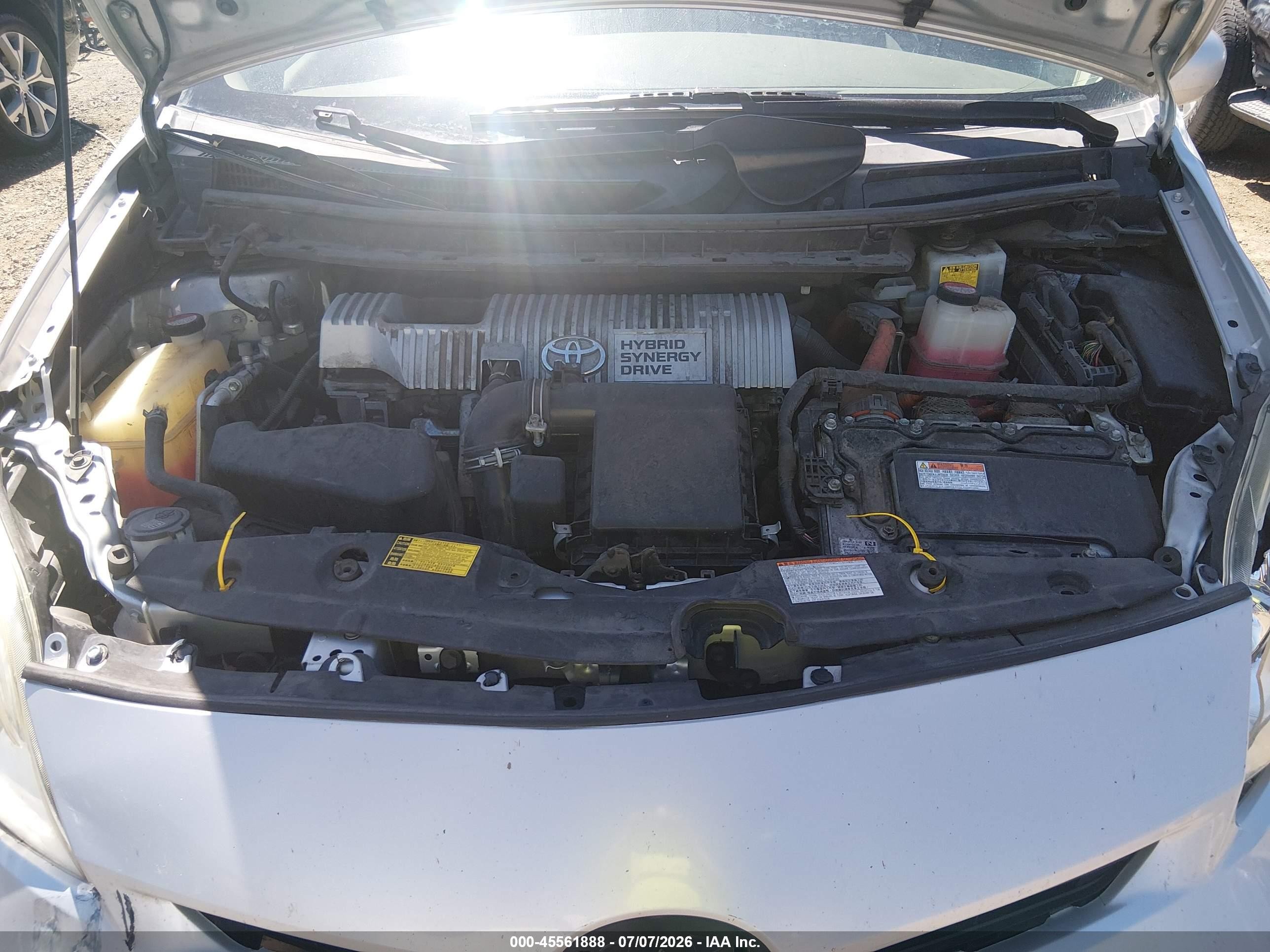 2015 Toyota Prius Two Серебряный vin: JTDKN3DU3F0442711