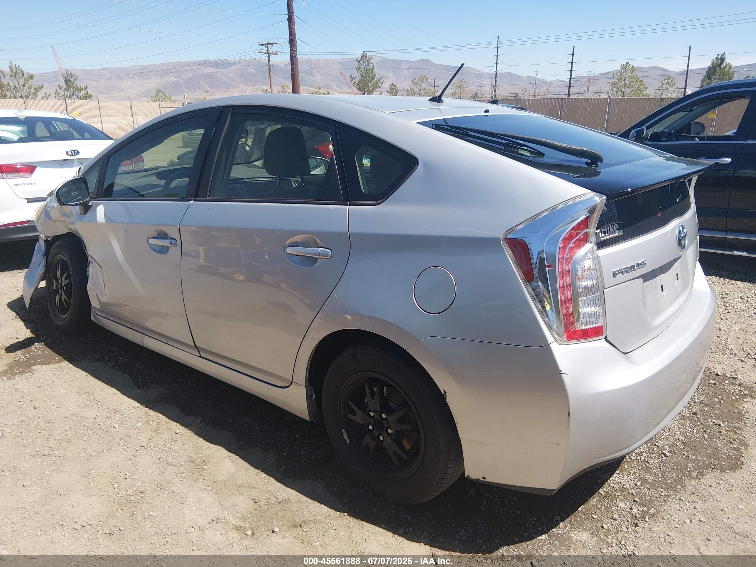 2015 Toyota Prius Two Серебряный vin: JTDKN3DU3F0442711